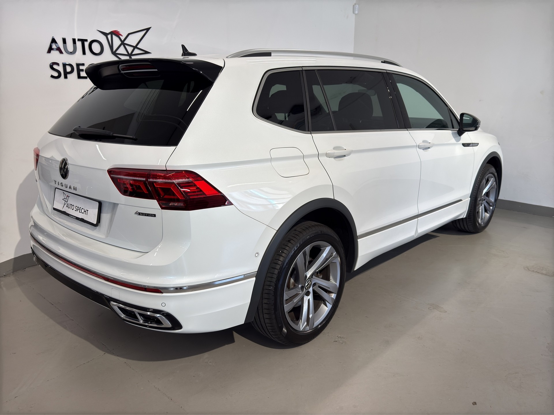 VW Tiguan Allspace 2.0TSI R-Line 4Motion DSG-image-3
