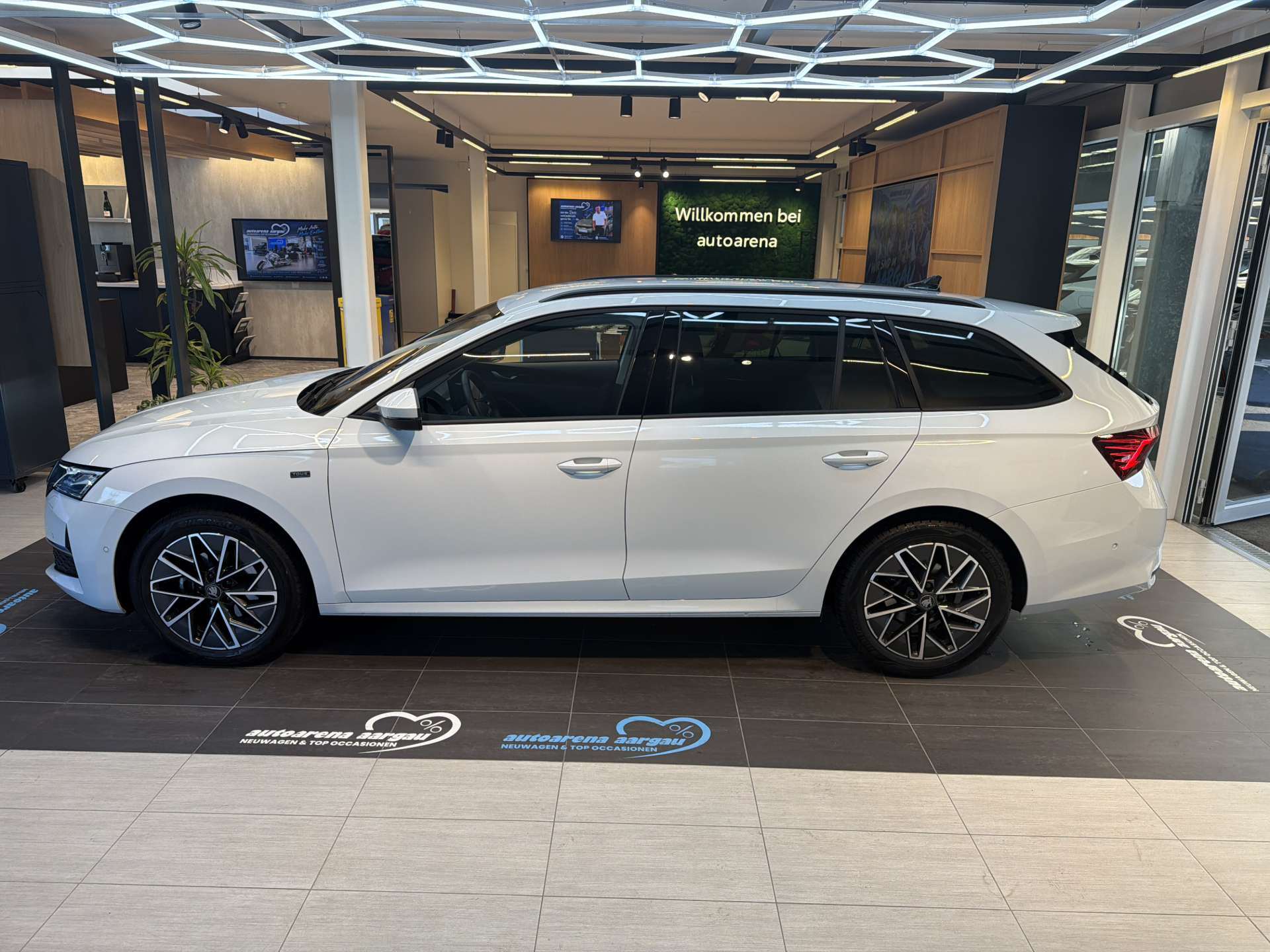 SKODA Octavia Combi 2.0 TDi Selection DSG-Automat-image-13