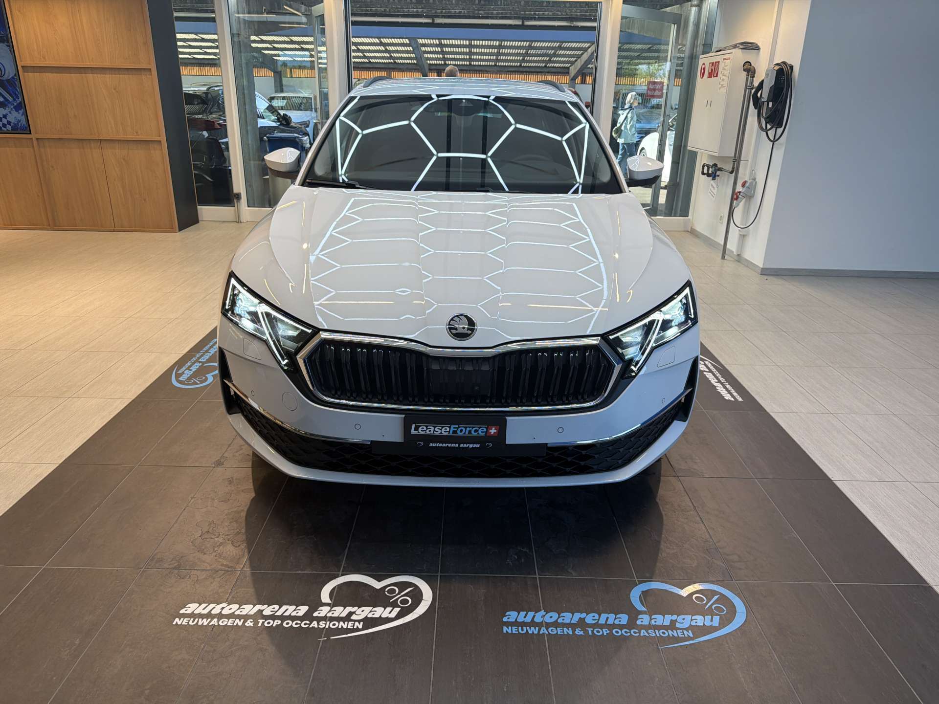 SKODA Octavia Combi 2.0 TDi Selection DSG-Automat-image-10