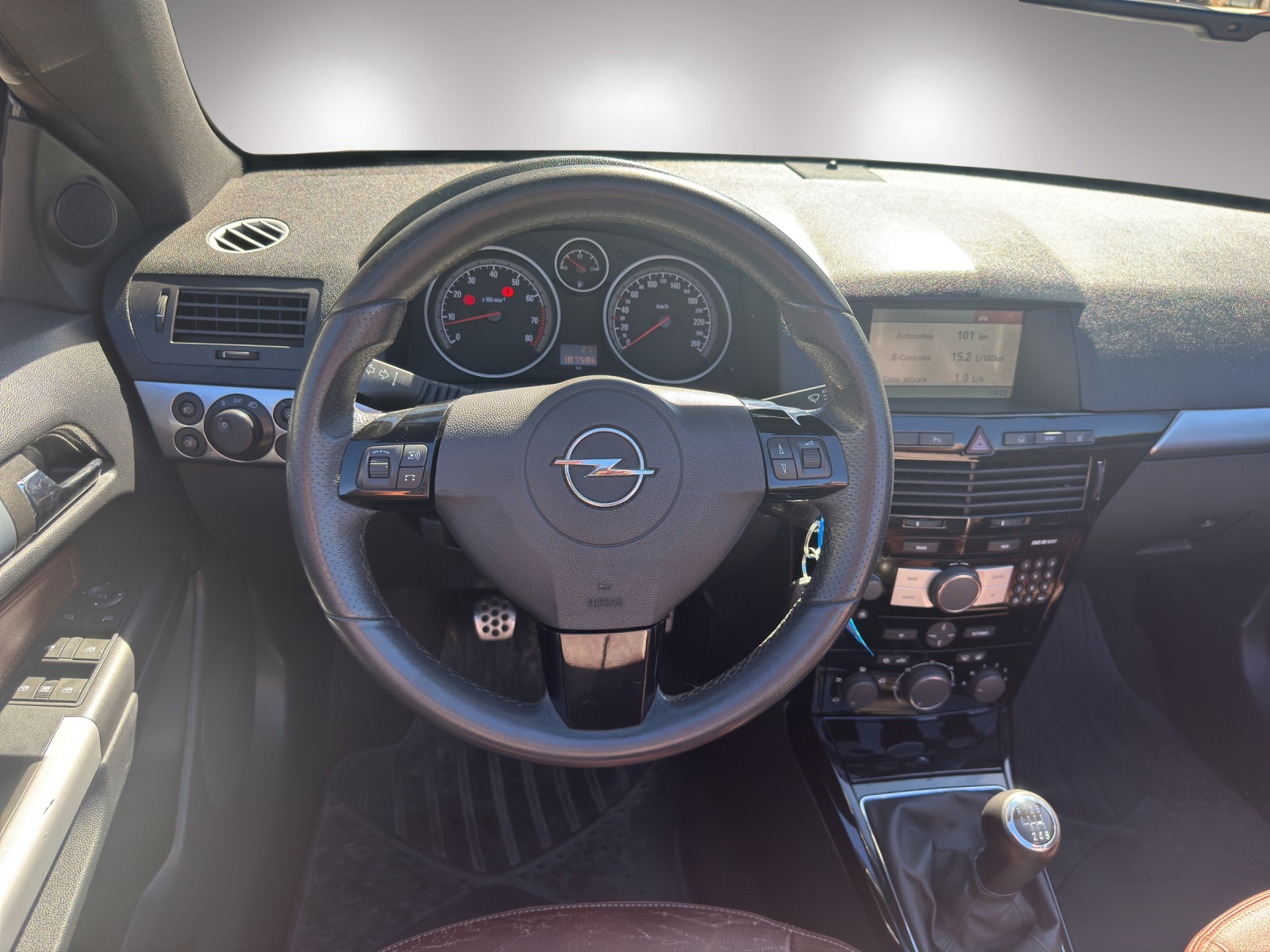 OPEL Astra TT 2.0i 16V Turbo Cosmo-image-9