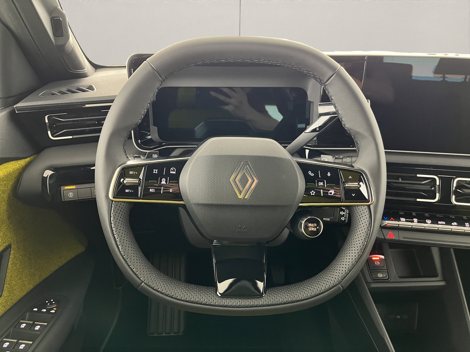 RENAULT R5 E-Tech Comfort Range iconic five-image-9
