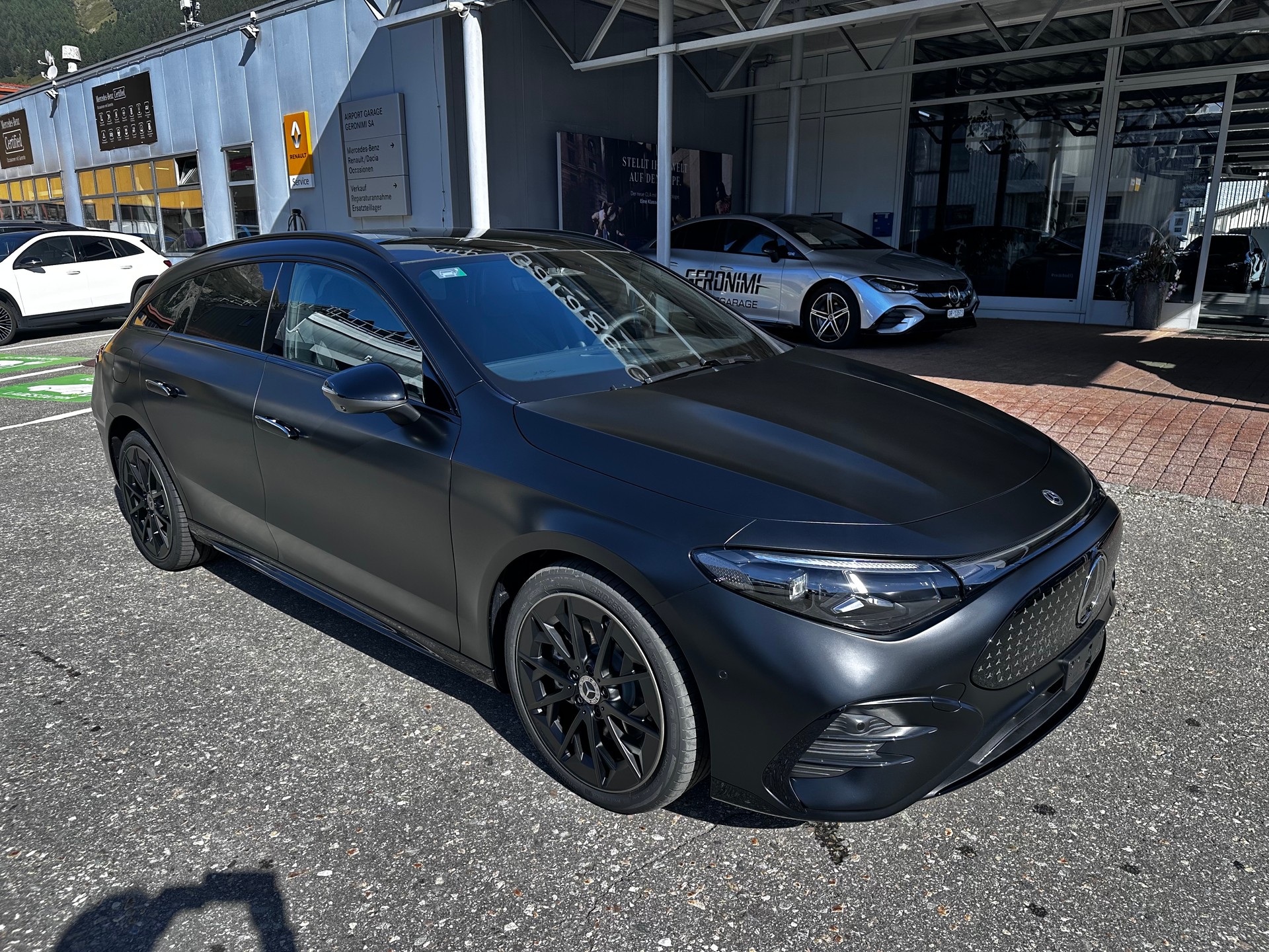 MERCEDES-BENZ CLA 350 EQ 4matic Shooting Brake-image-2