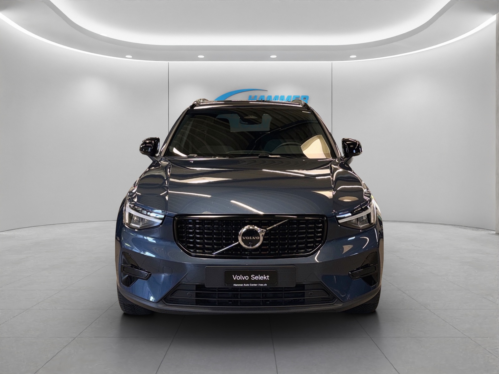 VOLVO XC40 2.0 B4 MH Plus Dark-image-3