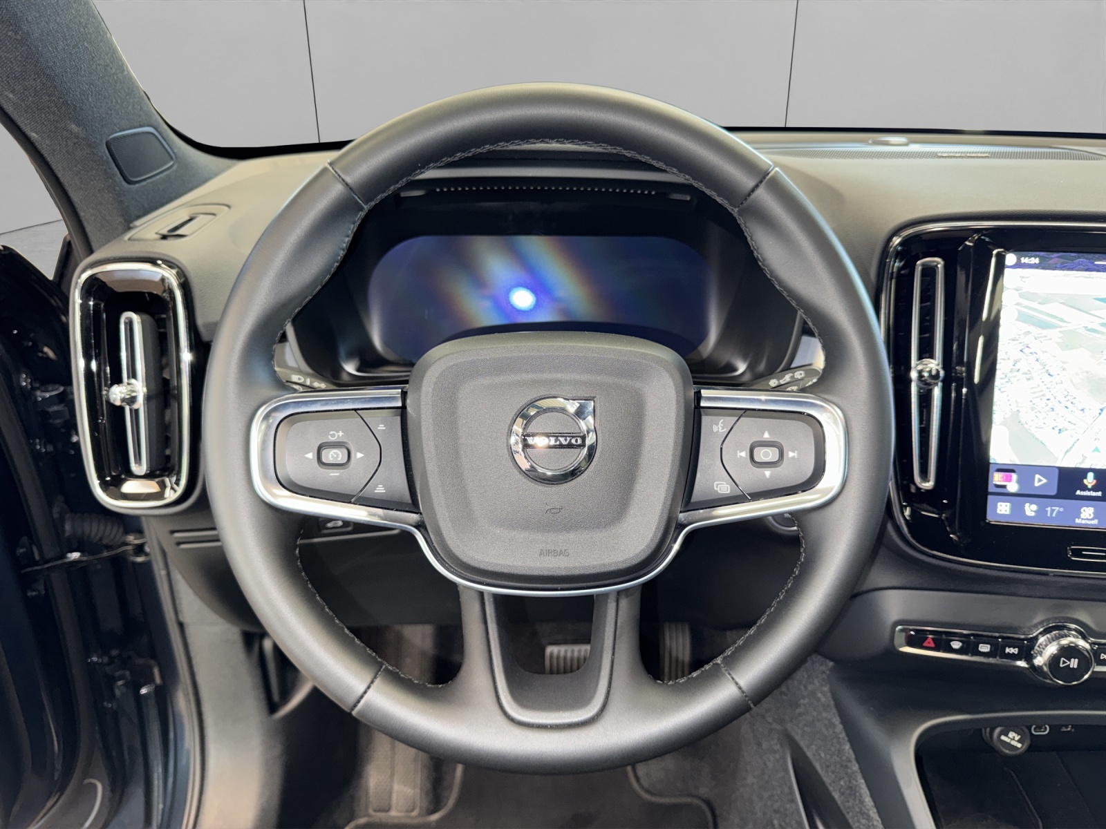 VOLVO XC40 2.0 B4 MH Plus Dark-image-13