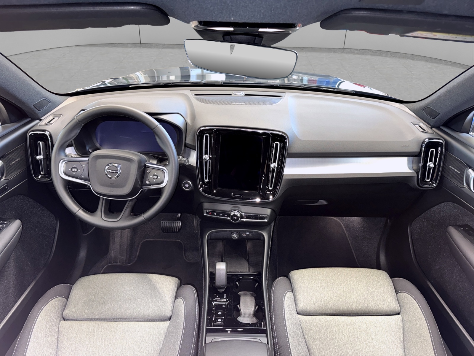 VOLVO XC40 2.0 B4 MH Plus Dark-image-9