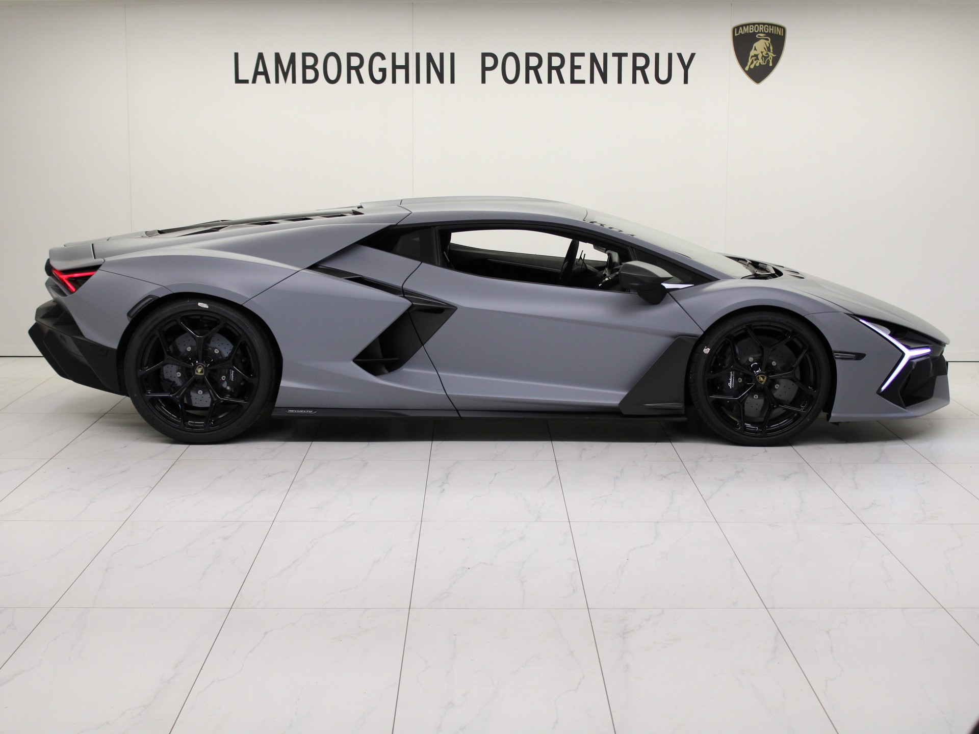LAMBORGHINI Revuelto HPEV-image-1