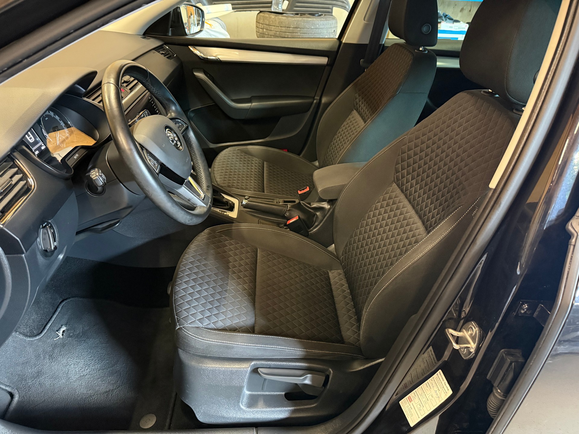 SKODA Octavia Combi 1.8 TSI Ambition 4x4 DSG-image-6