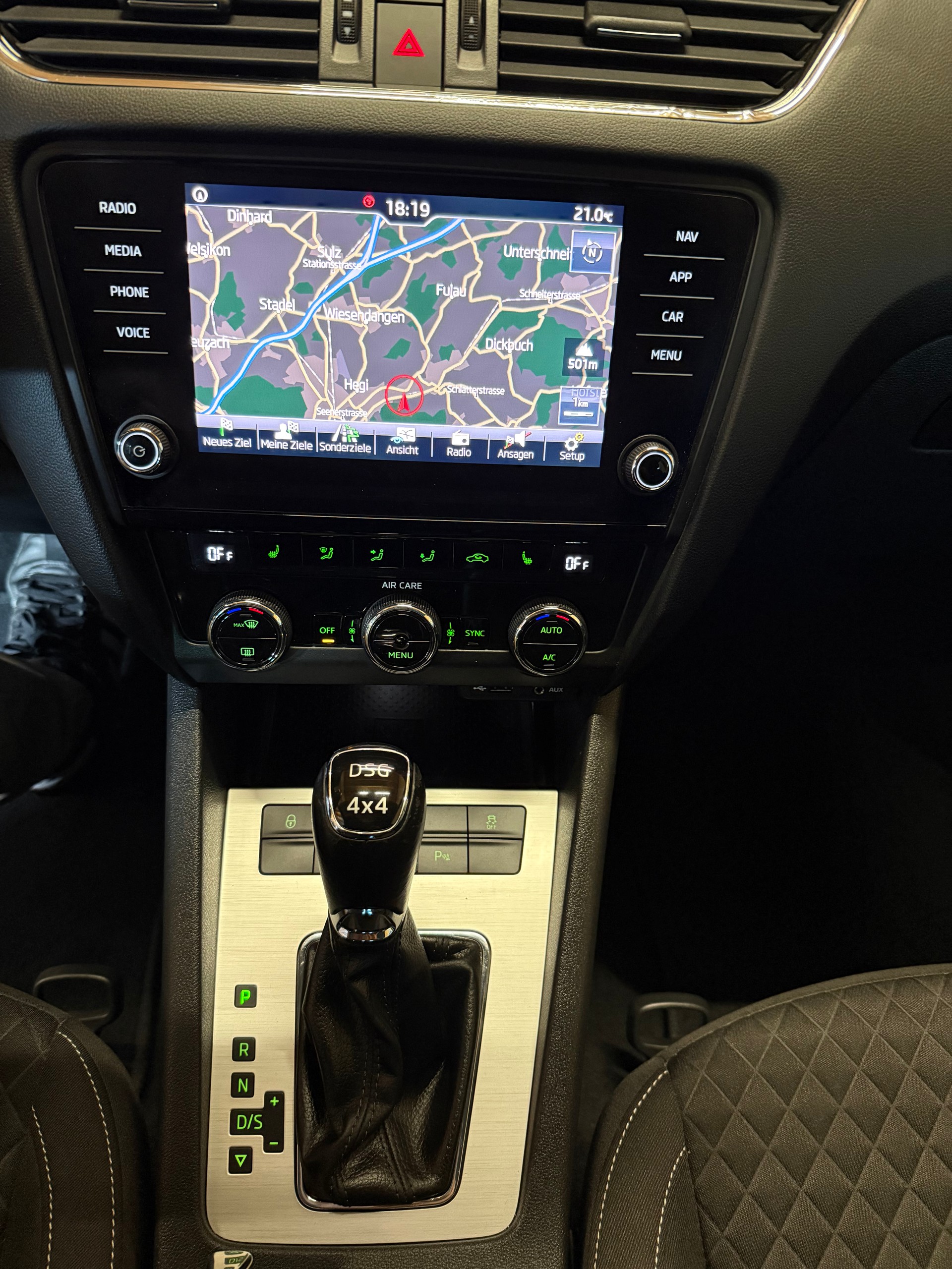 SKODA Octavia Combi 1.8 TSI Ambition 4x4 DSG-image-11