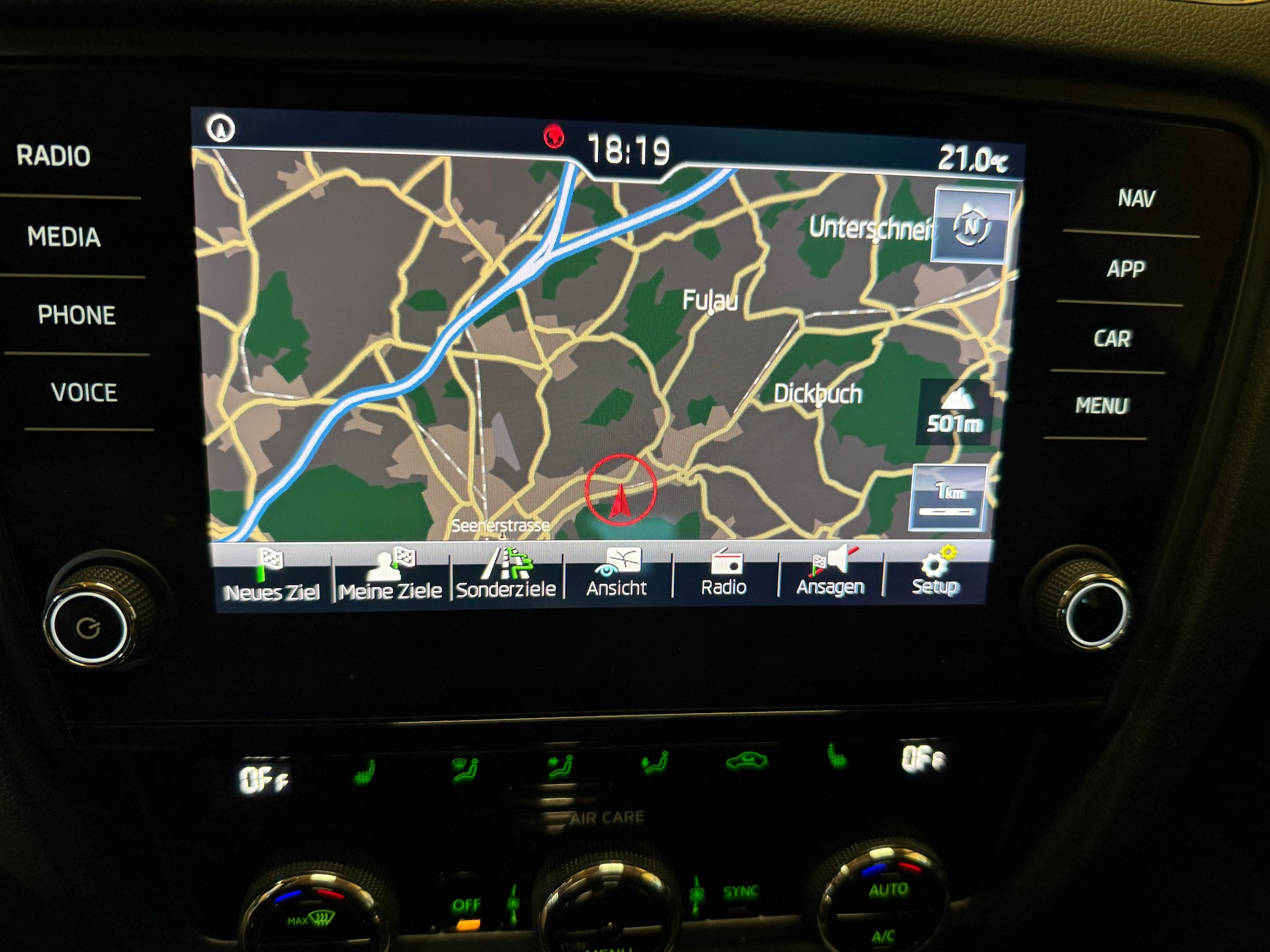 SKODA Octavia Combi 1.8 TSI Ambition 4x4 DSG-image-12