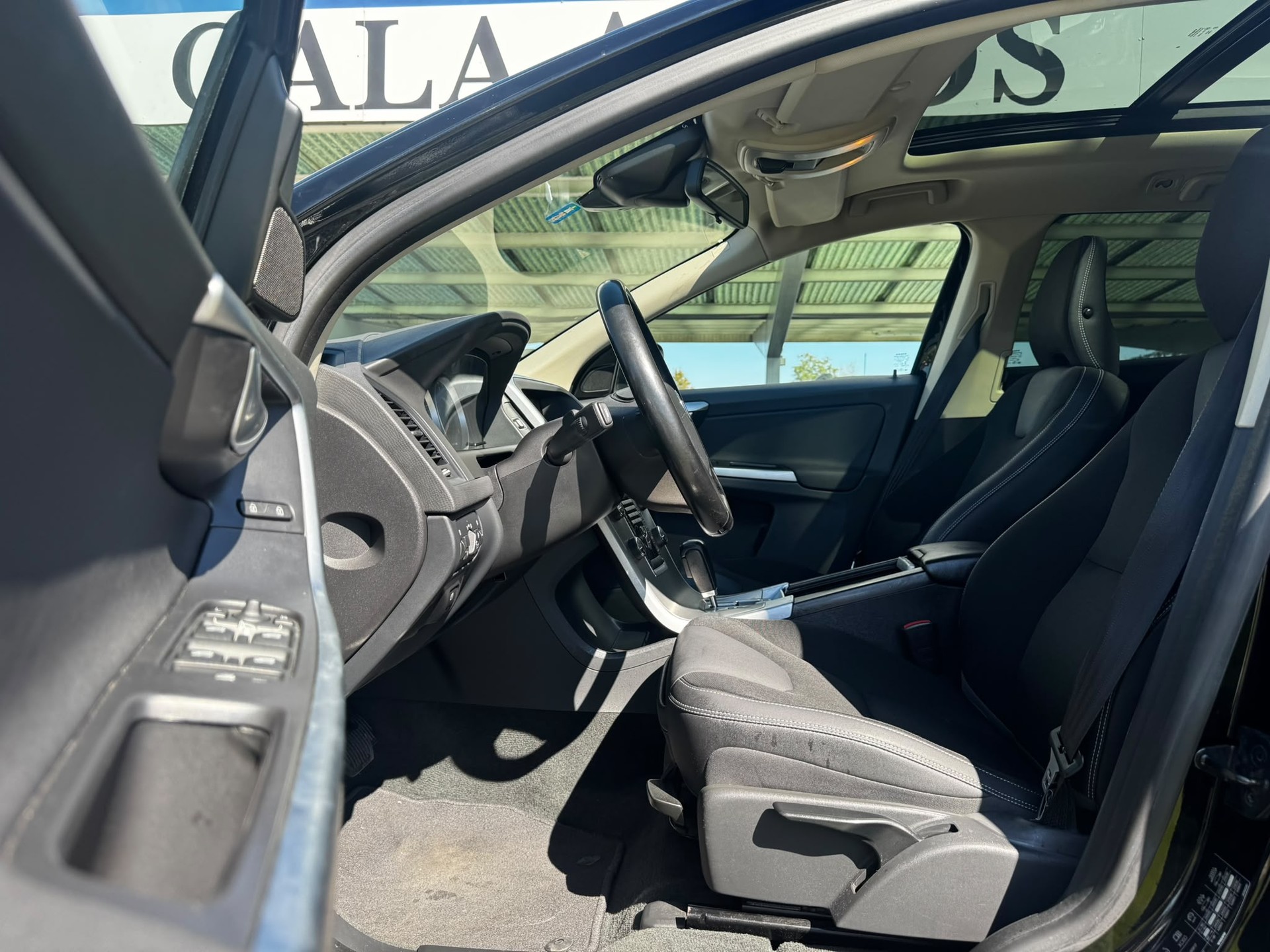 VOLVO XC60 D3 AWD Kinetic Geartronic-image-9