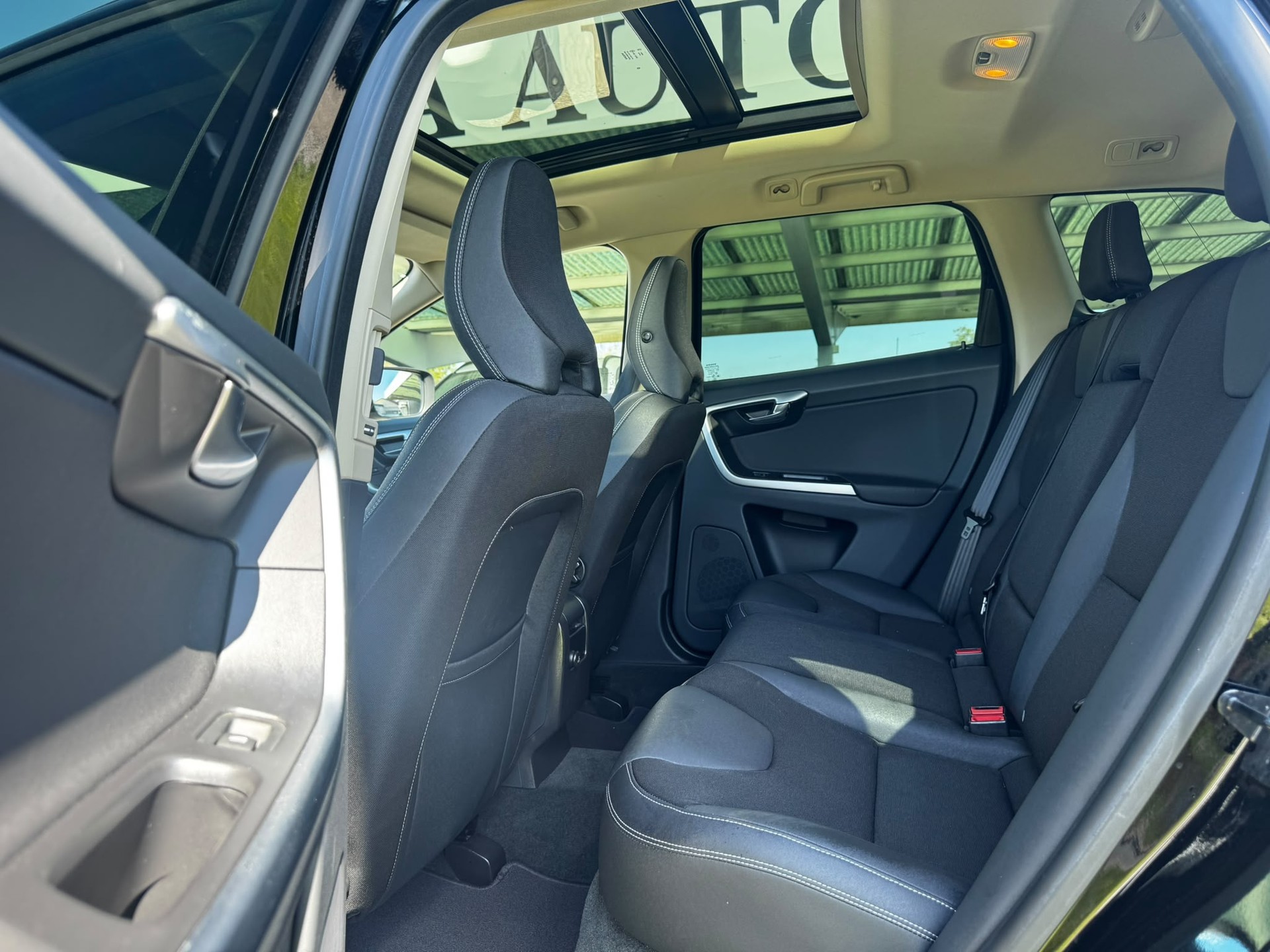 VOLVO XC60 D3 AWD Kinetic Geartronic-image-10