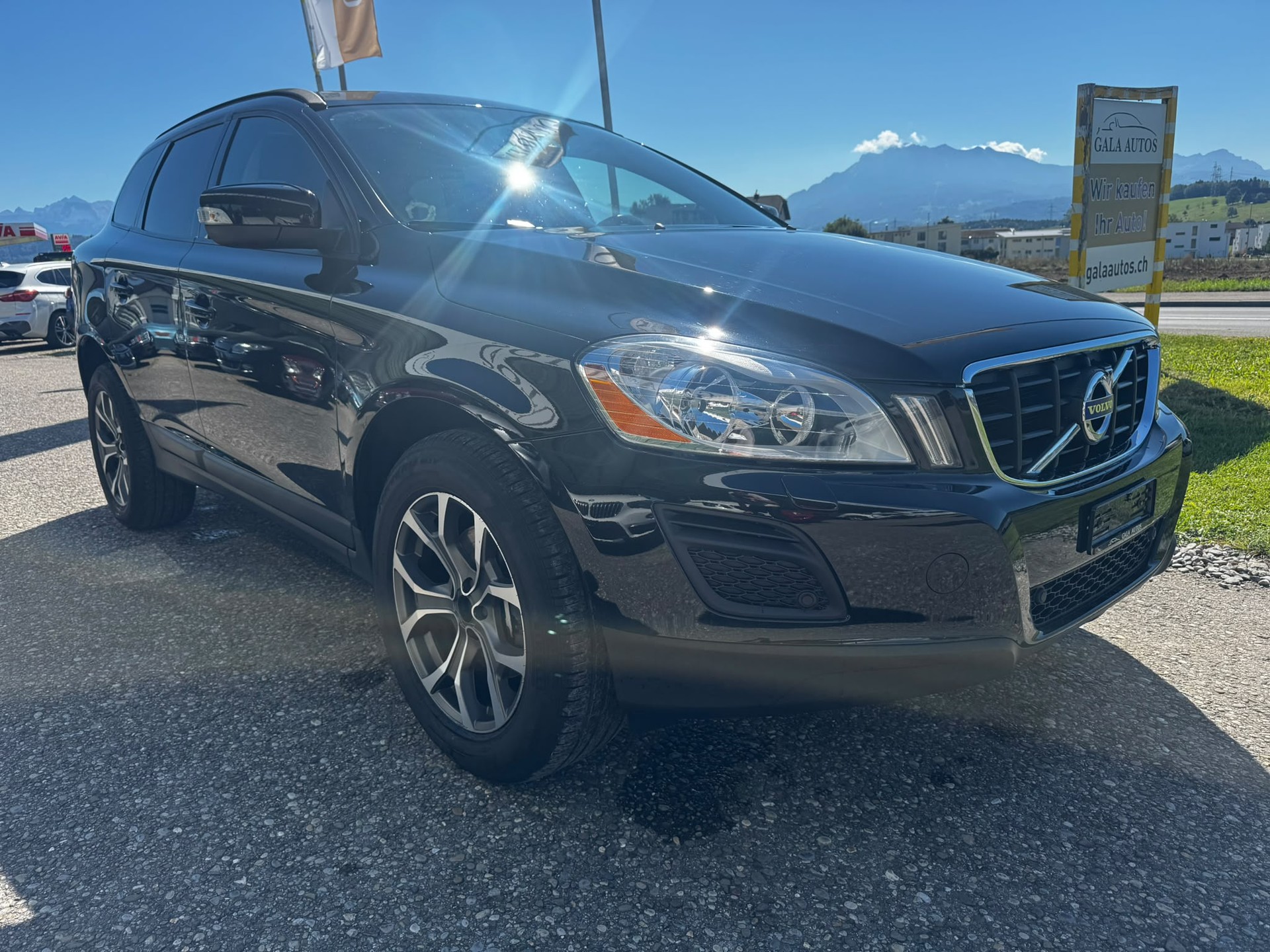 VOLVO XC60 D3 AWD Kinetic Geartronic-image-2
