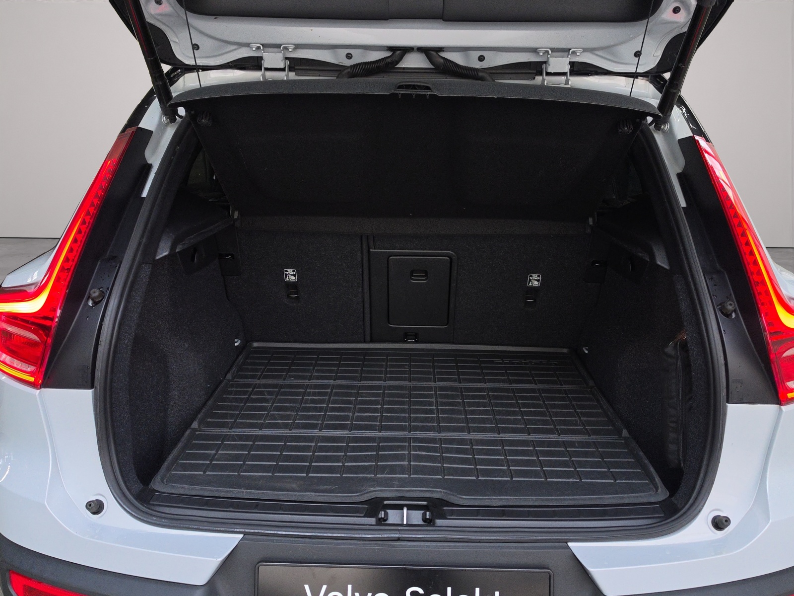 VOLVO XC40 P8 Twin Plus AWD-image-13