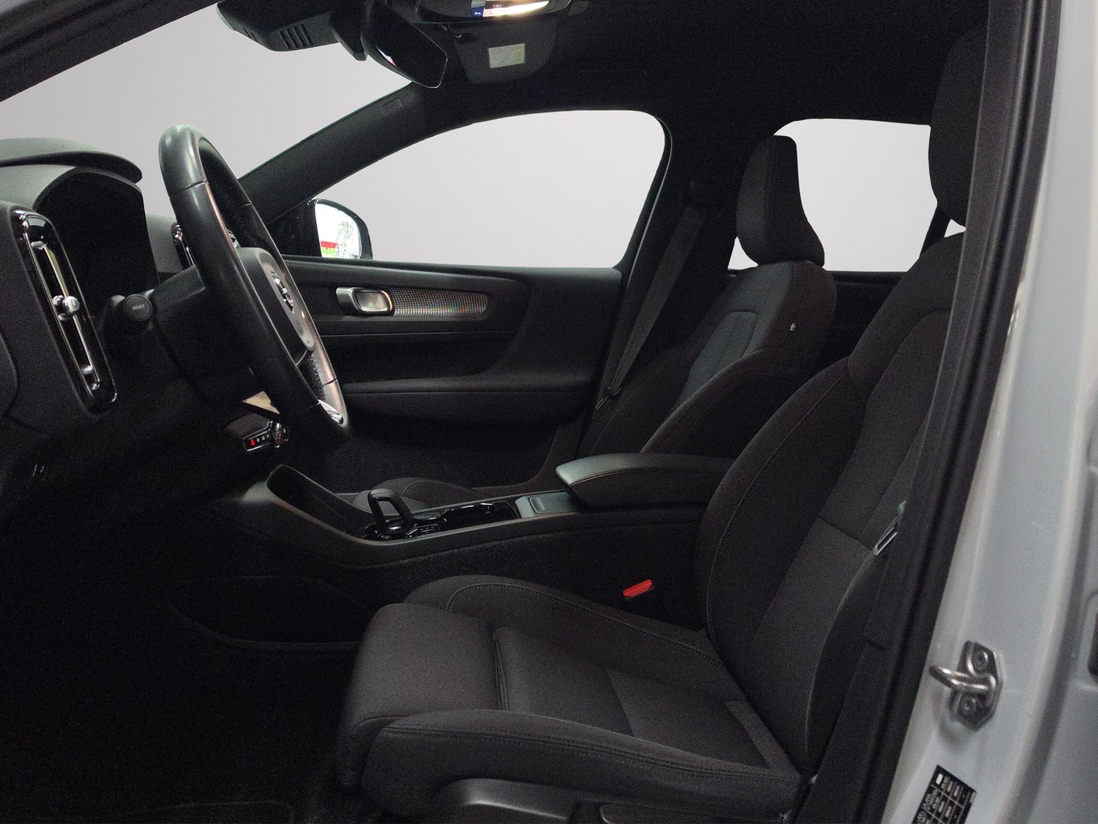 VOLVO XC40 P8 Twin Plus AWD-image-6
