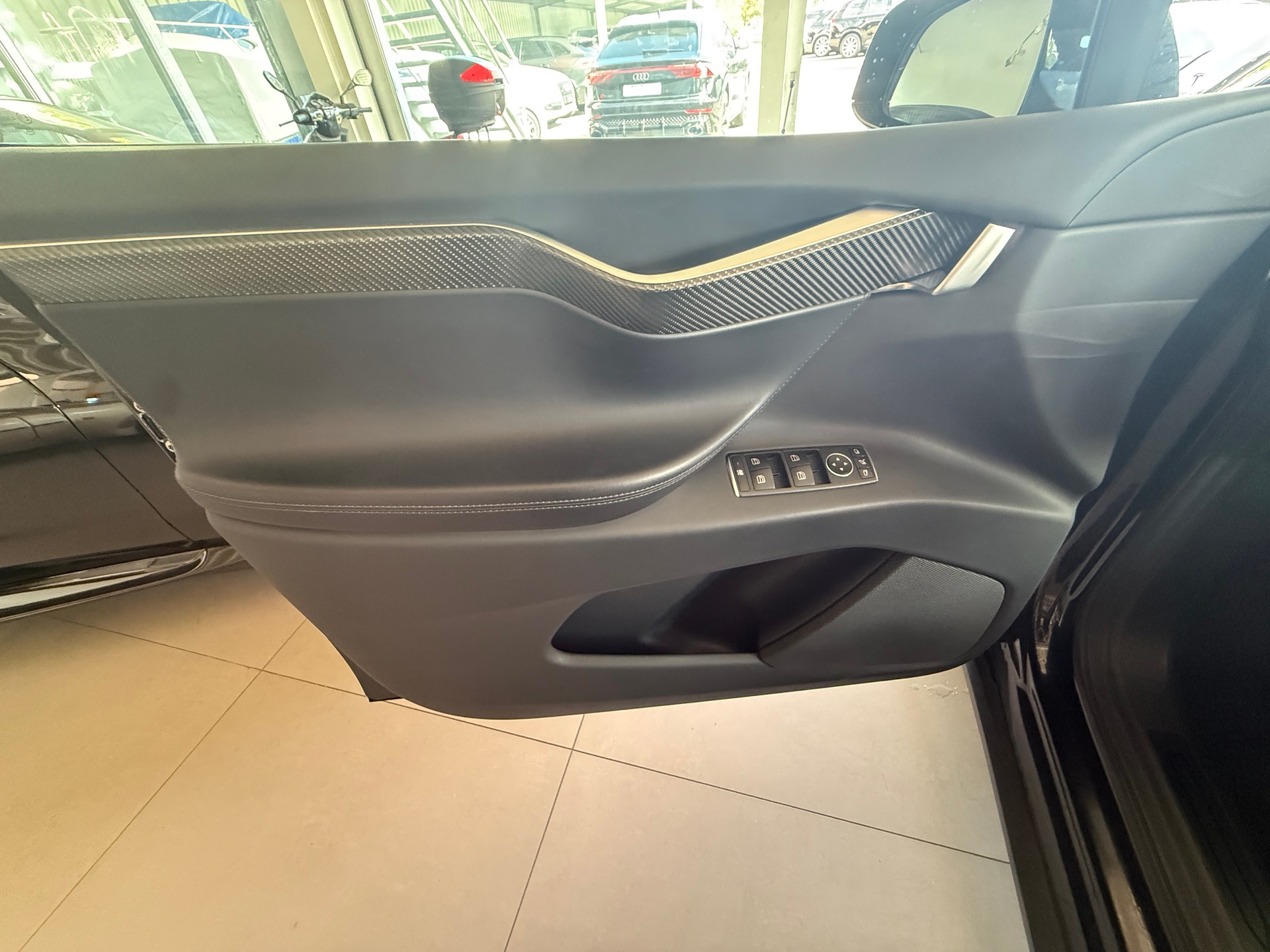 TESLA Model X 100 D ***7-SITZE***-image-8