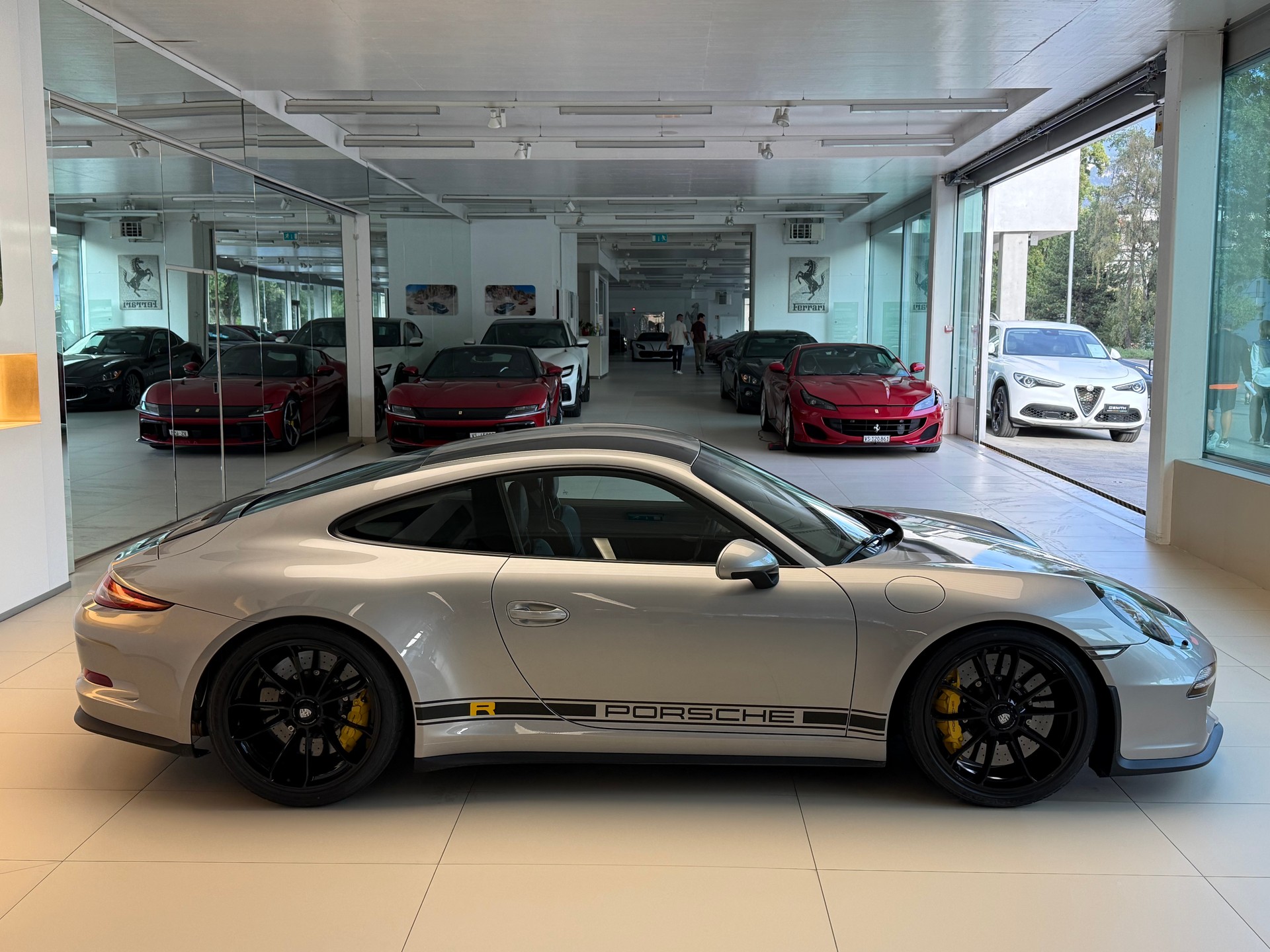 PORSCHE 911 R-image-3