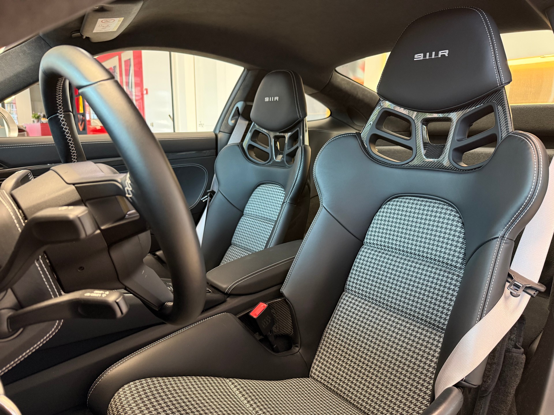 PORSCHE 911 R-image-10