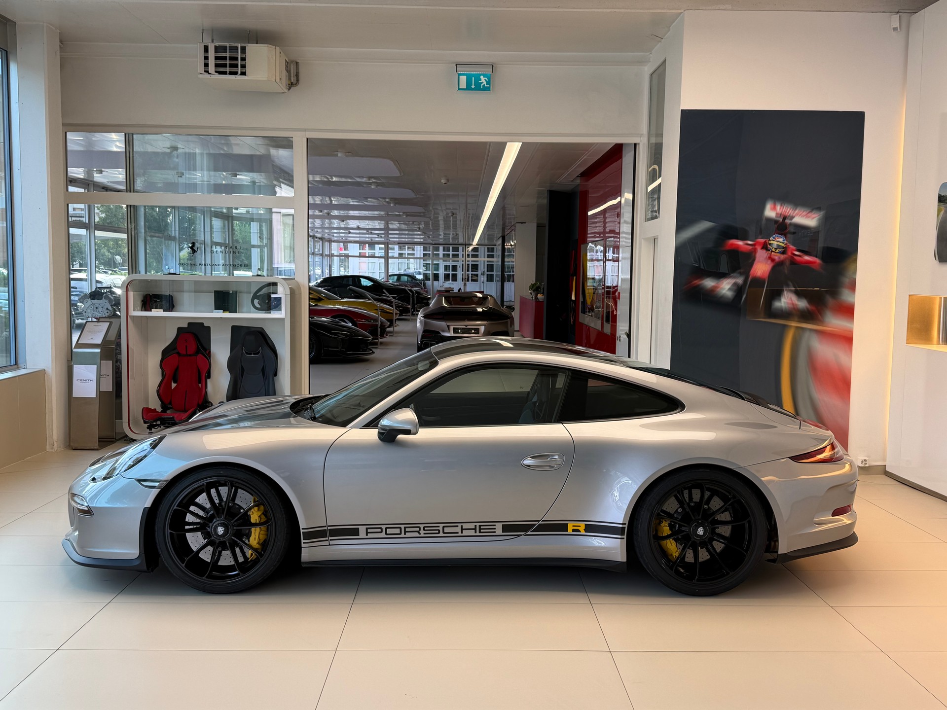 PORSCHE 911 R-image-7