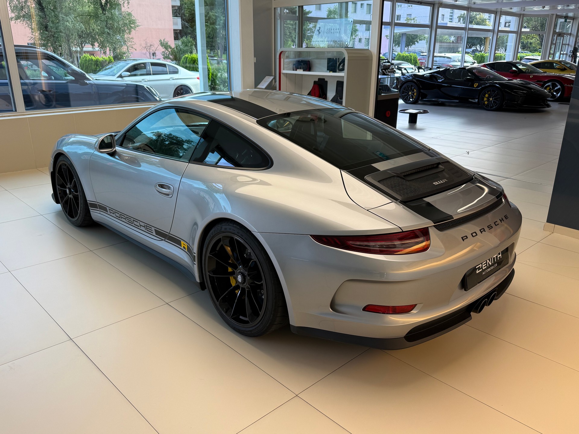 PORSCHE 911 R-image-6