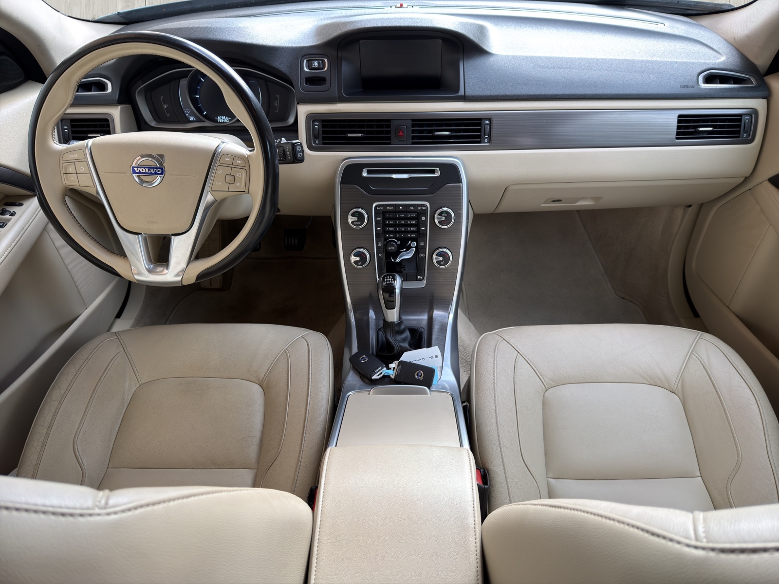 VOLVO V70 D4 Momentum Dynamic Edition-image-8