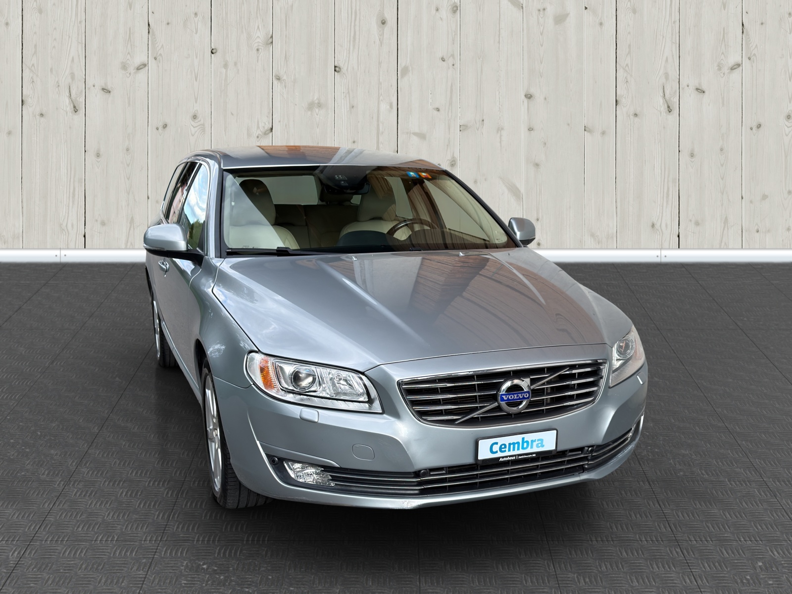 VOLVO V70 D4 Momentum Dynamic Edition-image-1