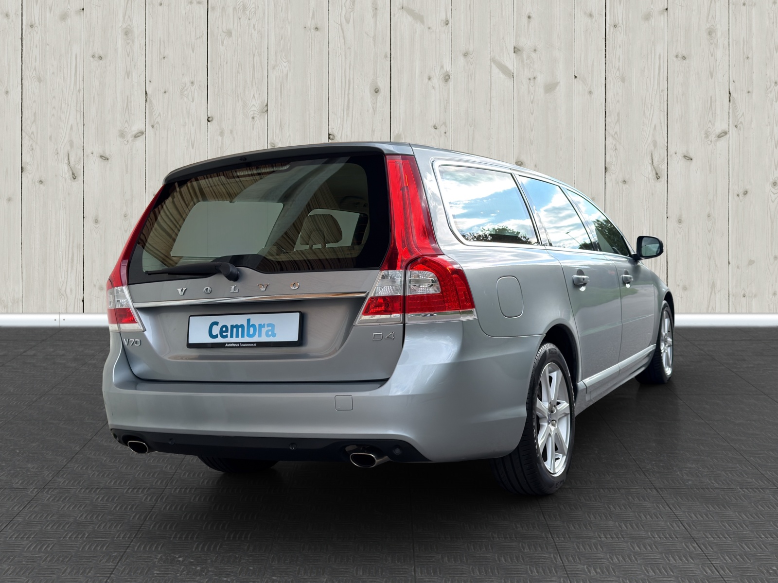 VOLVO V70 D4 Momentum Dynamic Edition-image-6