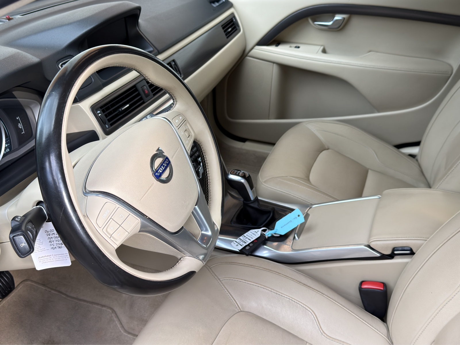 VOLVO V70 D4 Momentum Dynamic Edition-image-10