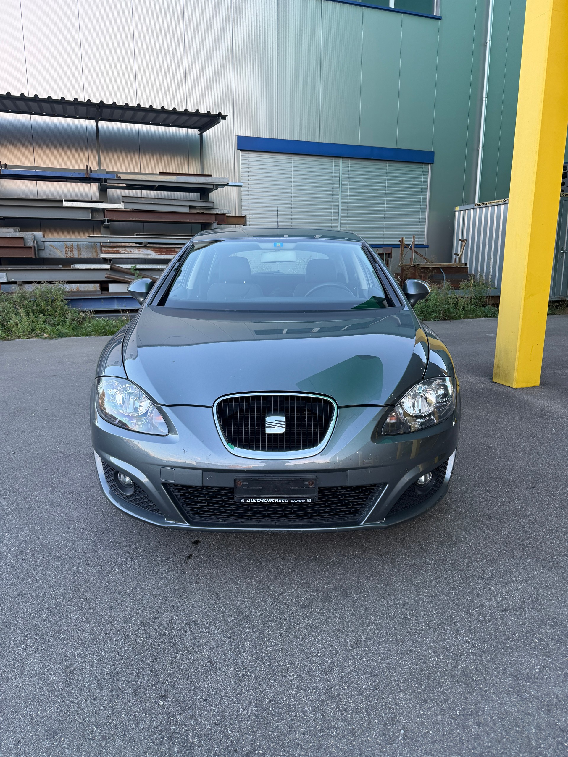 SEAT Leon 1.6 TDI Reference-image-1