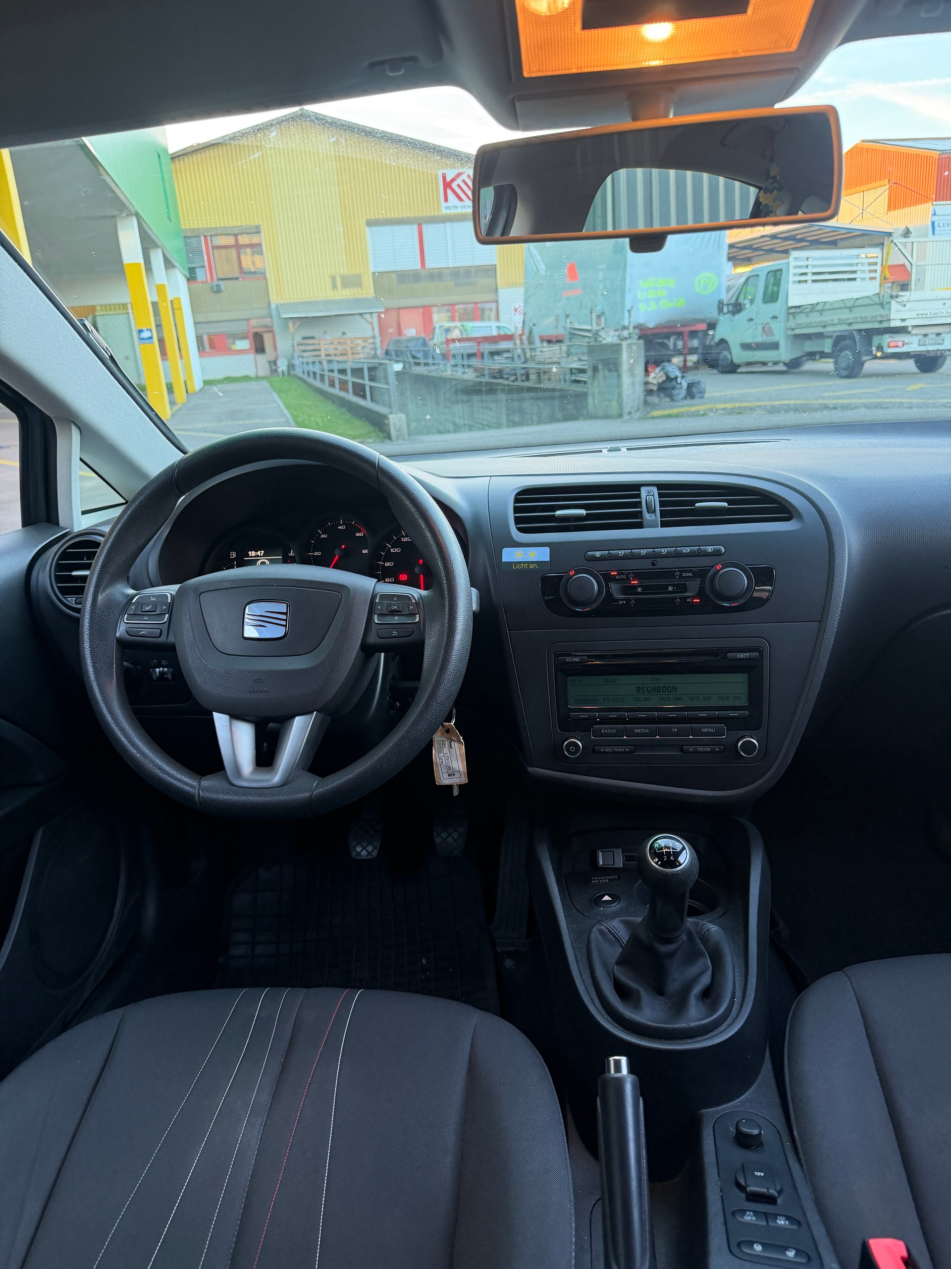 SEAT Leon 1.6 TDI Reference-image-9