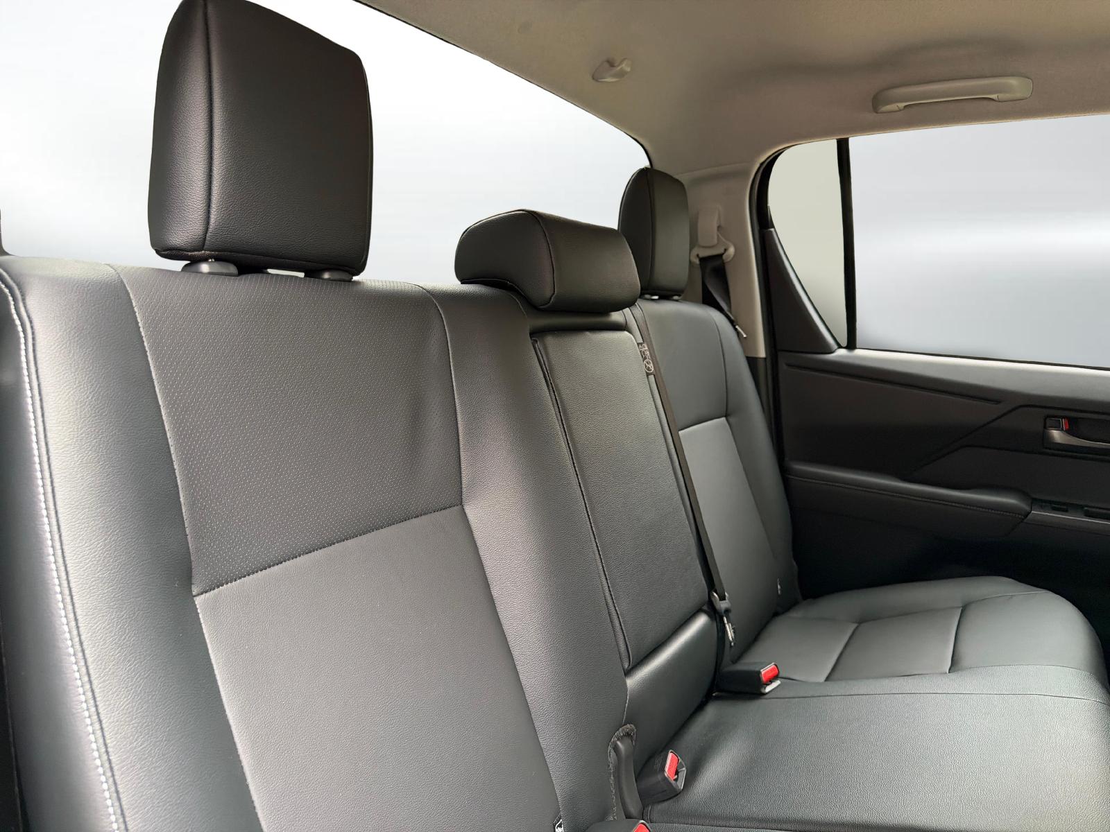 TOYOTA Hilux Double Cab.-Pick-up 2.8 D-4D MHEV 204 Style-image-10