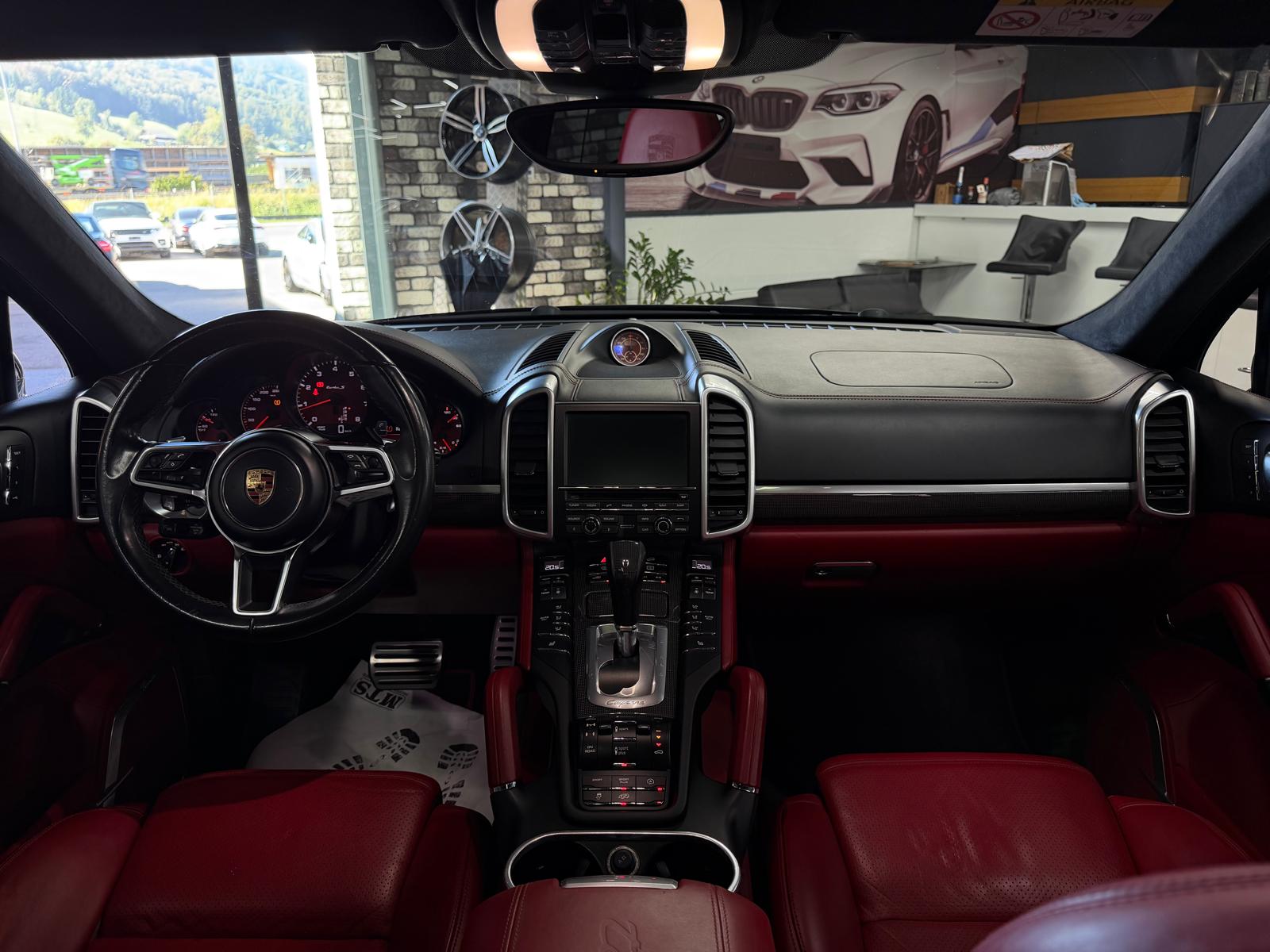 PORSCHE Cayenne Turbo S Limited All Black Performance 2 Jahre Garantie-image-9