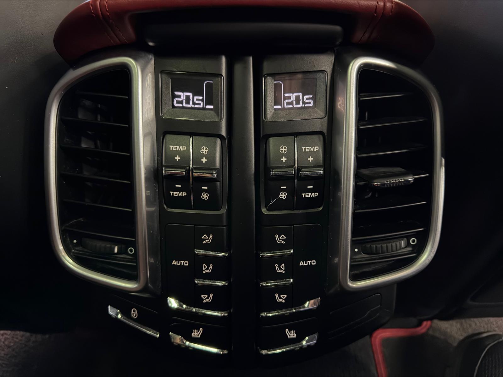 PORSCHE Cayenne Turbo S Limited All Black Performance 2 Jahre Garantie-image-15