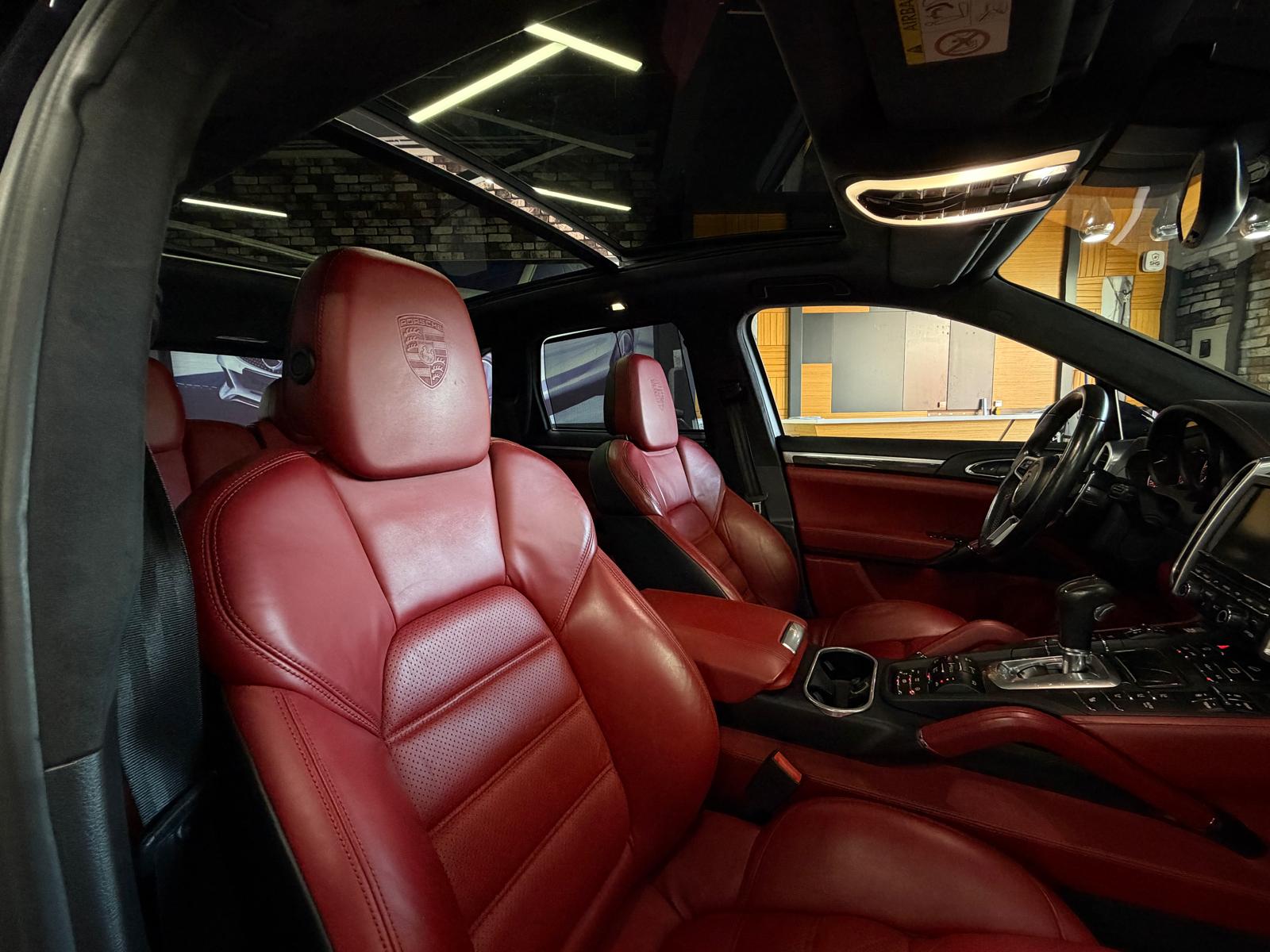 PORSCHE Cayenne Turbo S Limited All Black Performance 2 Jahre Garantie-image-11