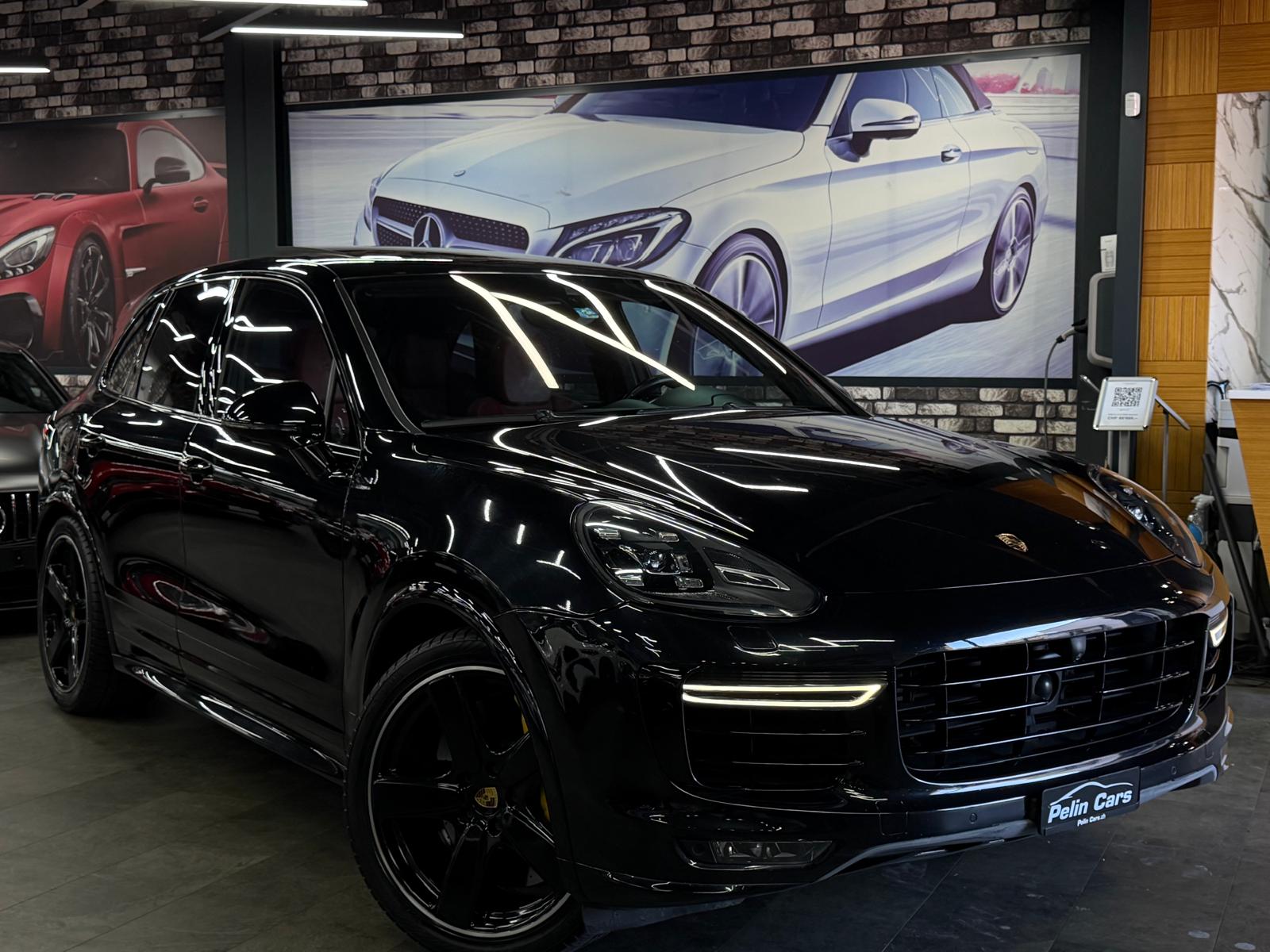 PORSCHE Cayenne Turbo S Limited All Black Performance 2 Jahre Garantie-image-3