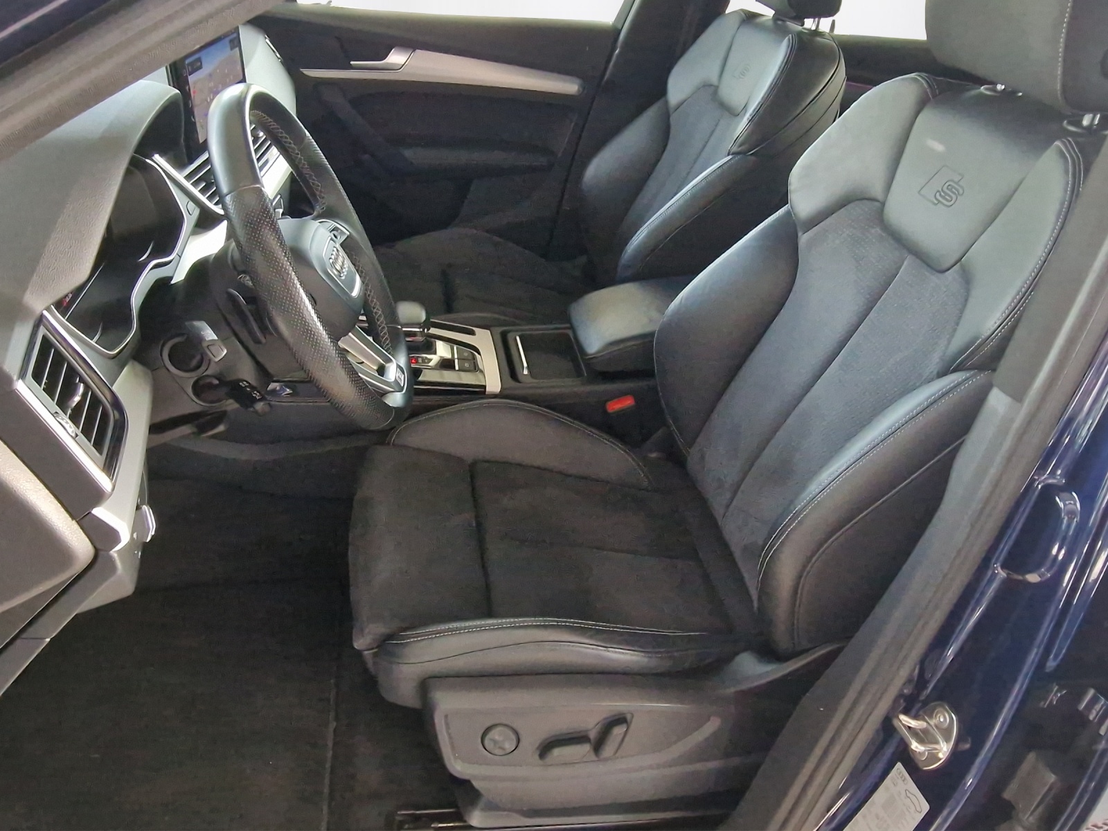 AUDI Q5 40 TFSI advanced quattro S-tronic-image-9