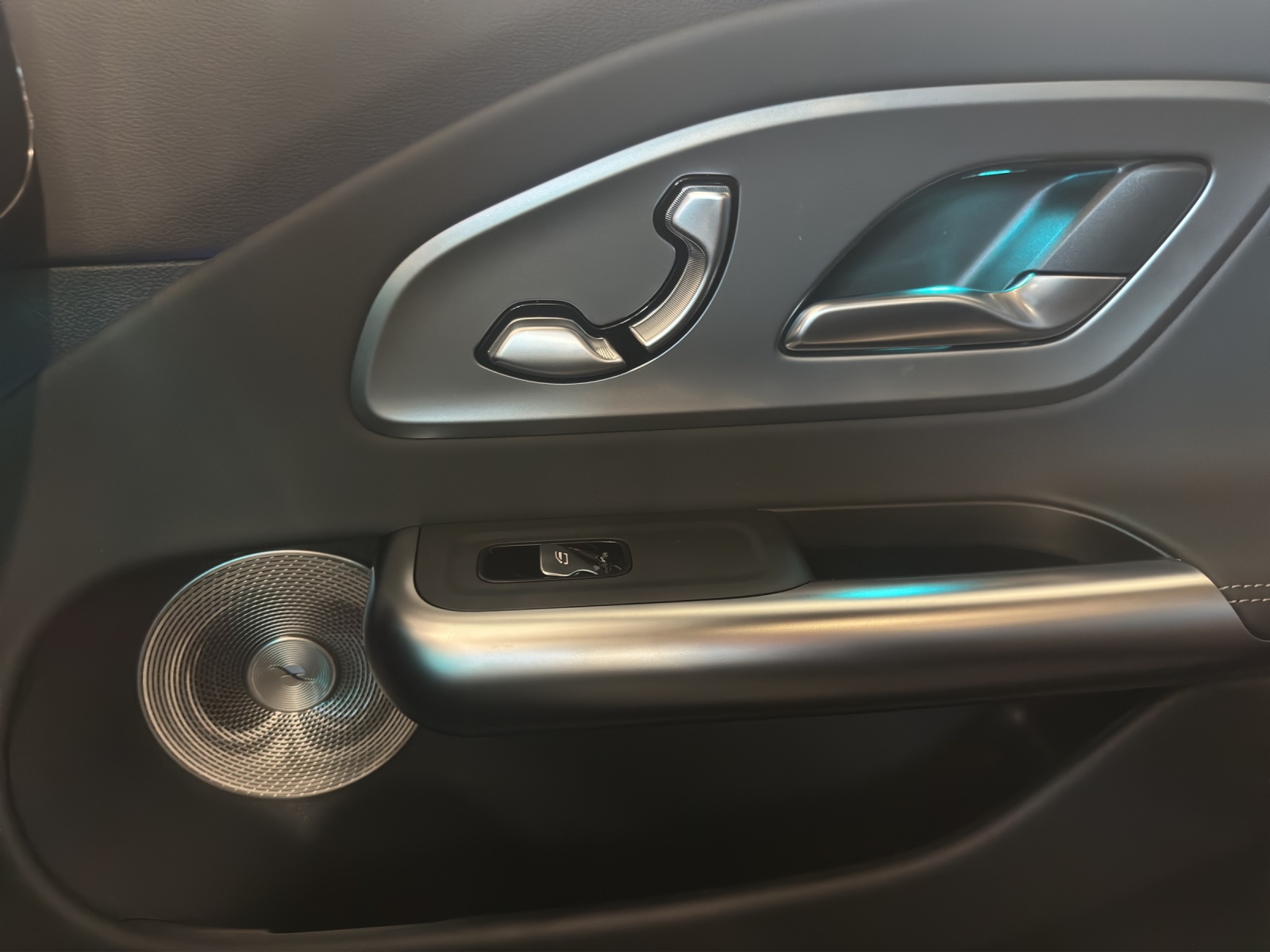 MERCEDES-BENZ CLA 350 4 Matic 85 kWh EQ-image-12