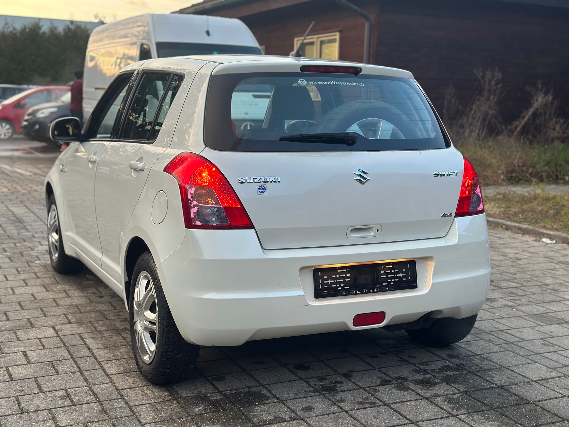 SUZUKI Swift 1.3i 16V GL Top 4x4-image-4