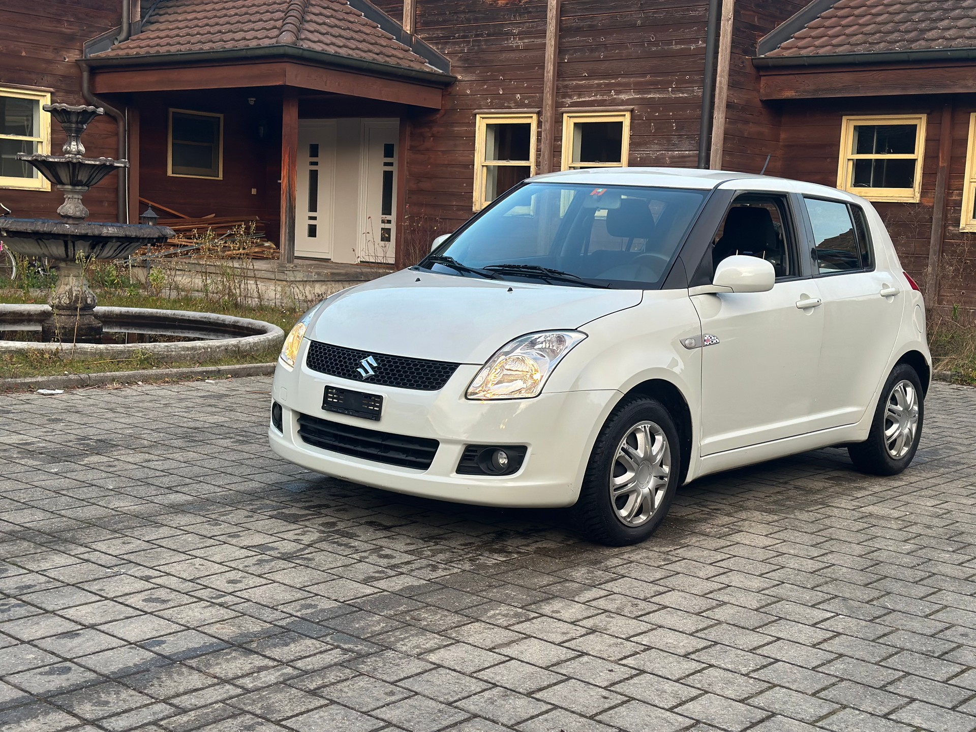SUZUKI Swift 1.3i 16V GL Top 4x4-image-0