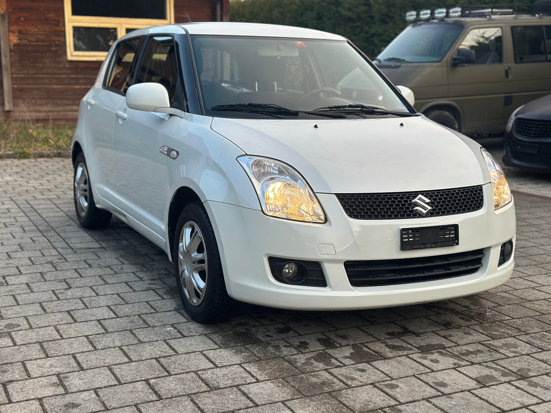 SUZUKI Swift 1.3i 16V GL Top 4x4-image-1