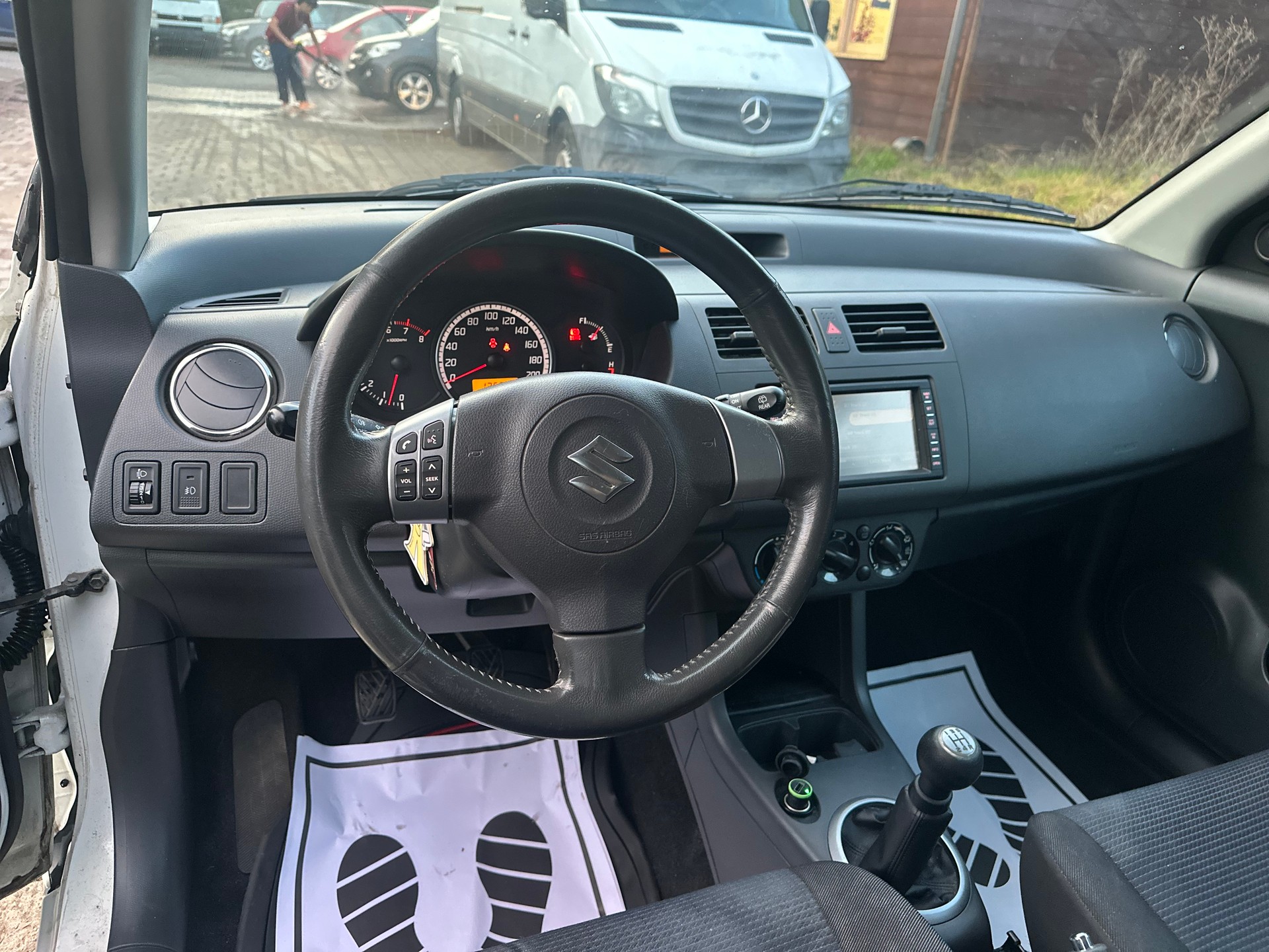 SUZUKI Swift 1.3i 16V GL Top 4x4-image-5