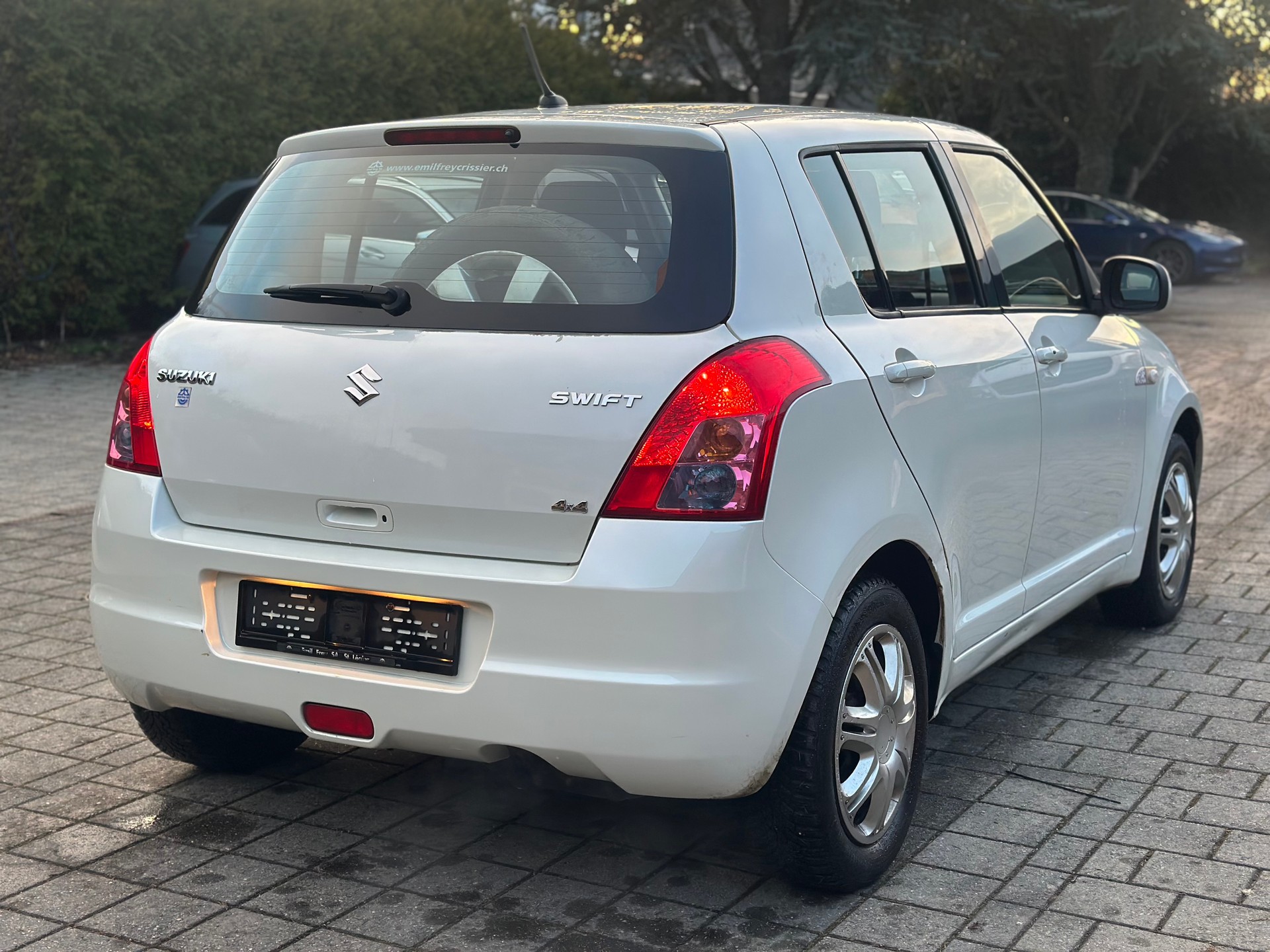 SUZUKI Swift 1.3i 16V GL Top 4x4-image-3