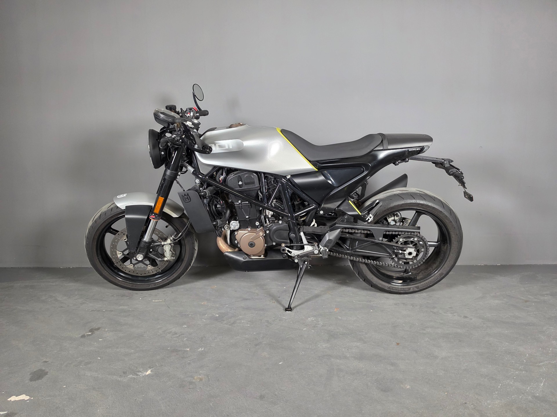 HUSQVARNA Vitpilen 701-showroom-element-3