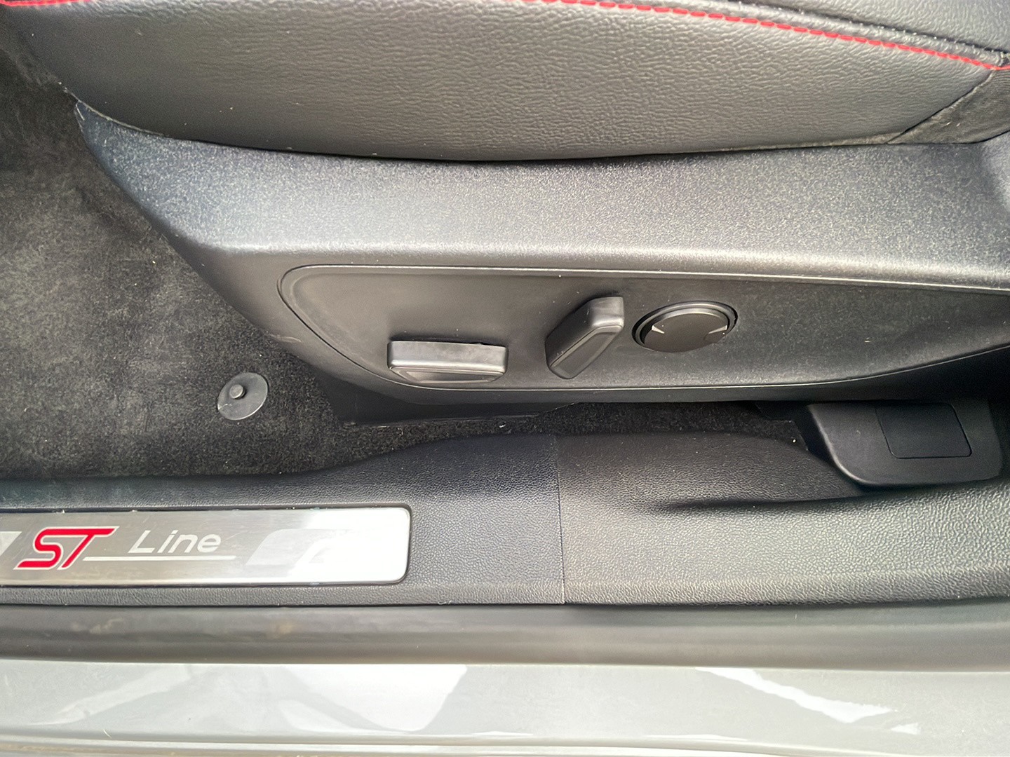 FORD Kuga 2.5 Hybrid ST-Line X 4x4-image-11