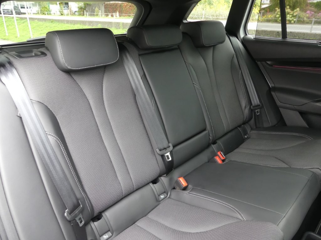 SKODA Enyaq 4x4 RS-image-12