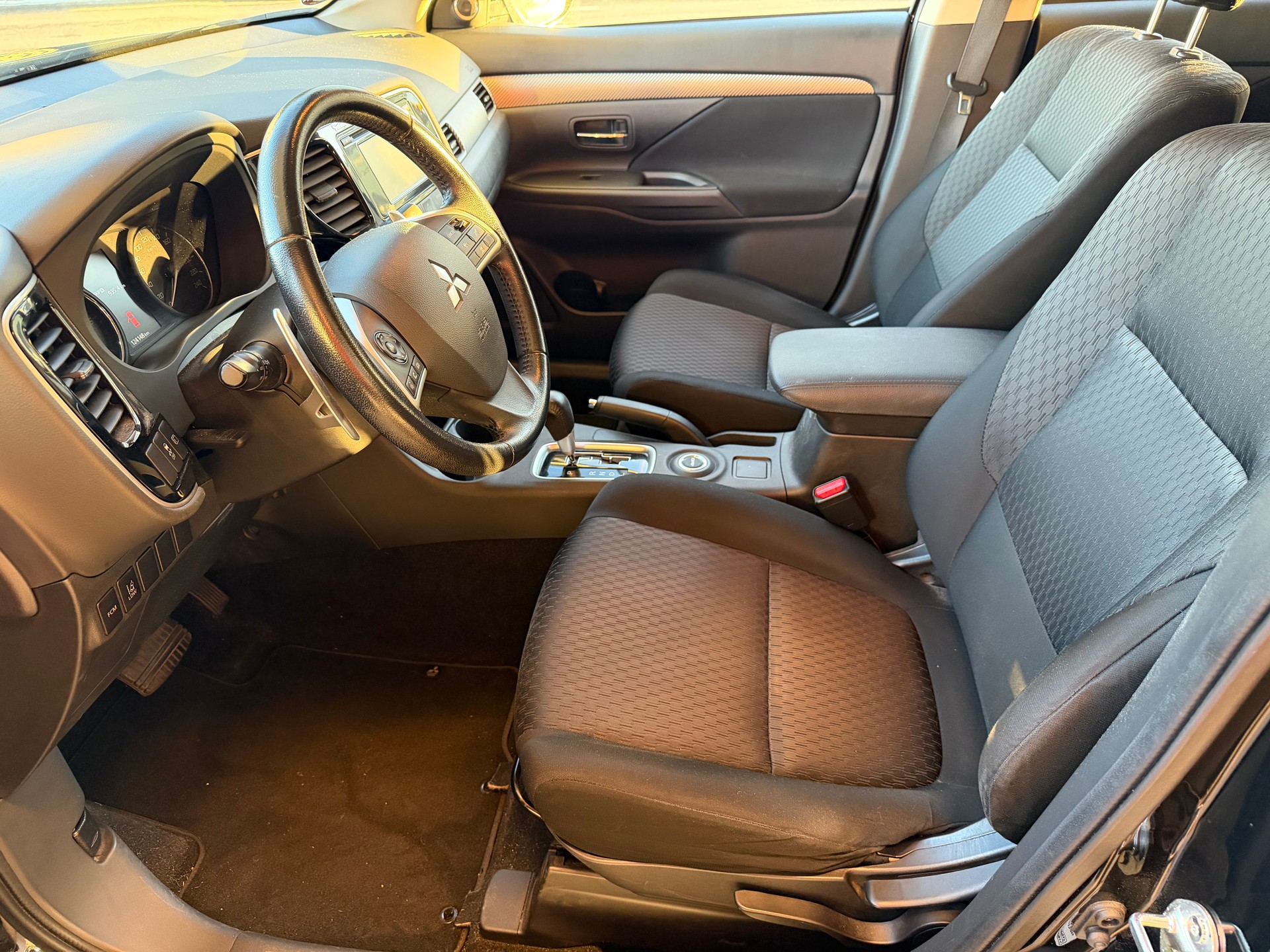 MITSUBISHI Outlander 2.2 DID 4WD Automatic-image-7