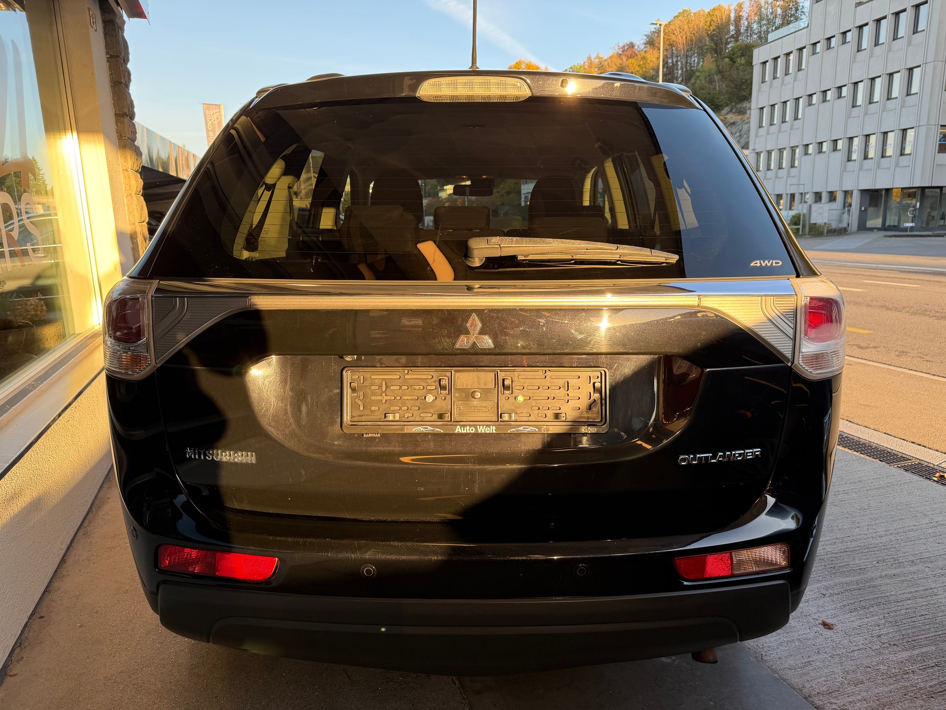 MITSUBISHI Outlander 2.2 DID 4WD Automatic-image-5