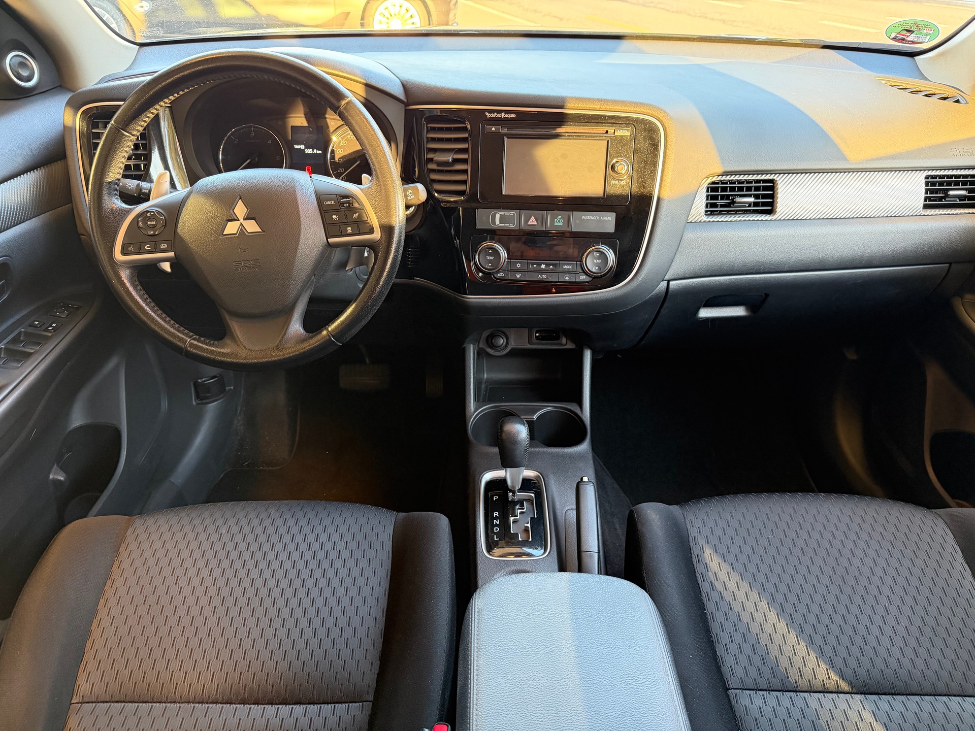 MITSUBISHI Outlander 2.2 DID 4WD Automatic-image-6