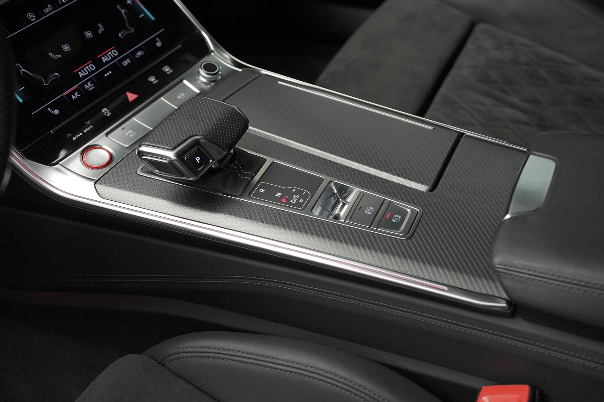 AUDI RS6 Avant 4.0 TFSI V8 quattro-image-21