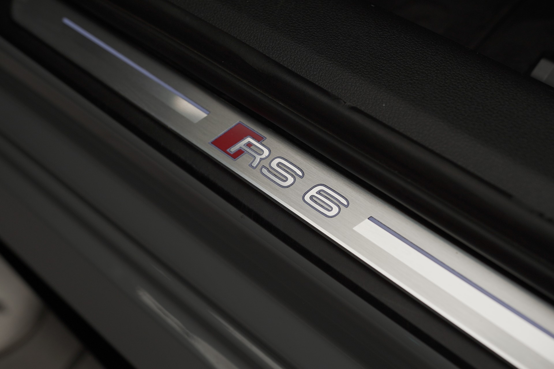 AUDI RS6 Avant 4.0 TFSI V8 quattro-image-17