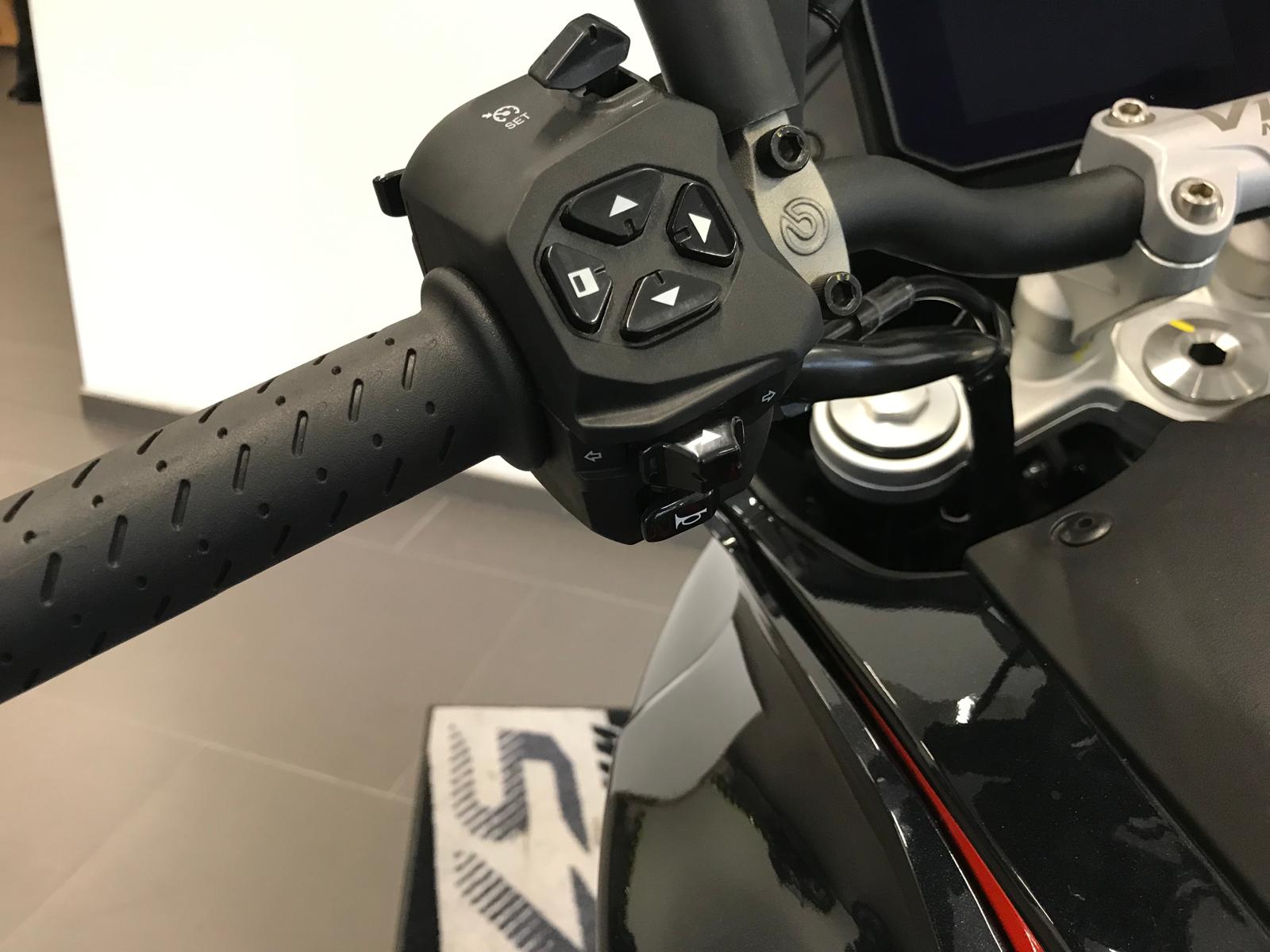 MOTO GUZZI V100 Mandello-image-13